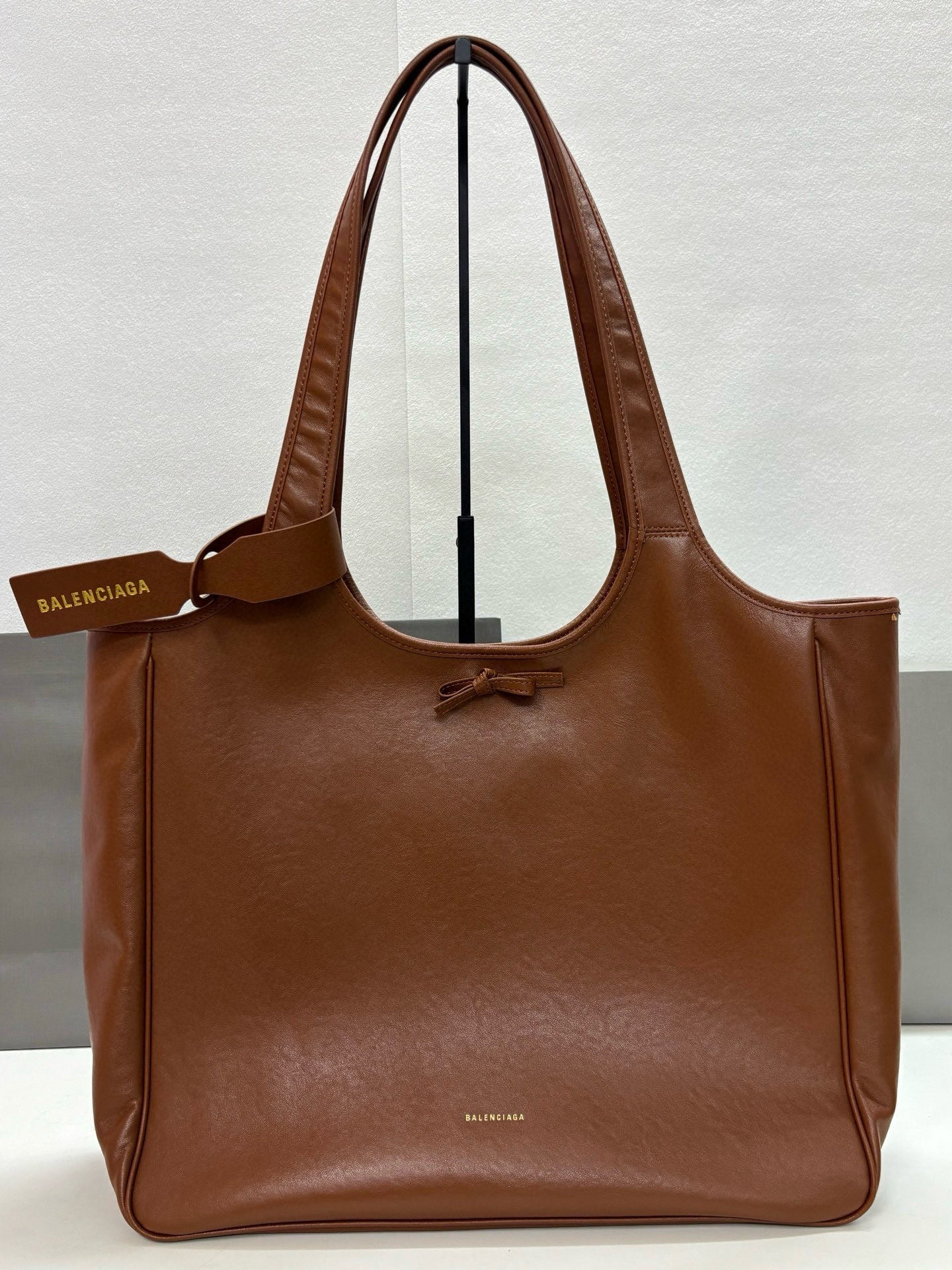 B1P46J147 Popular leather bags