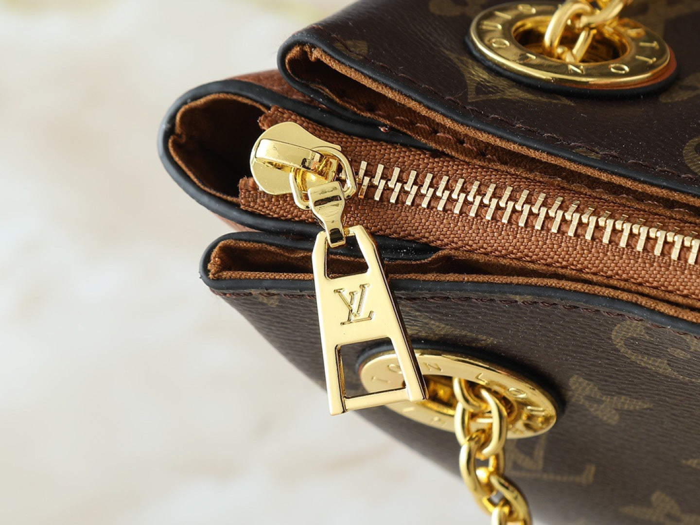 136PE75B Popular leather bag