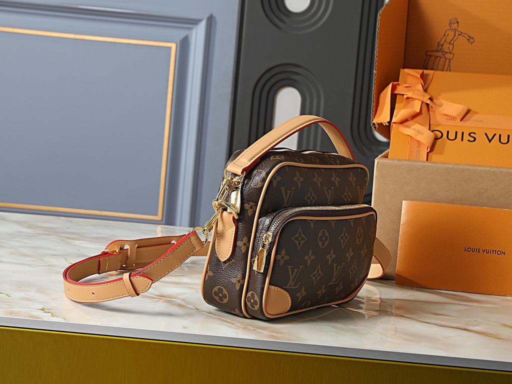 146PE108B Popular leather bag