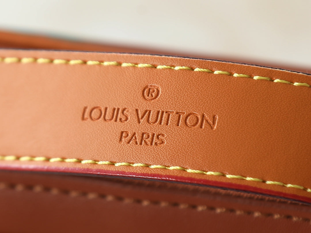146PE109B Popular leather bag