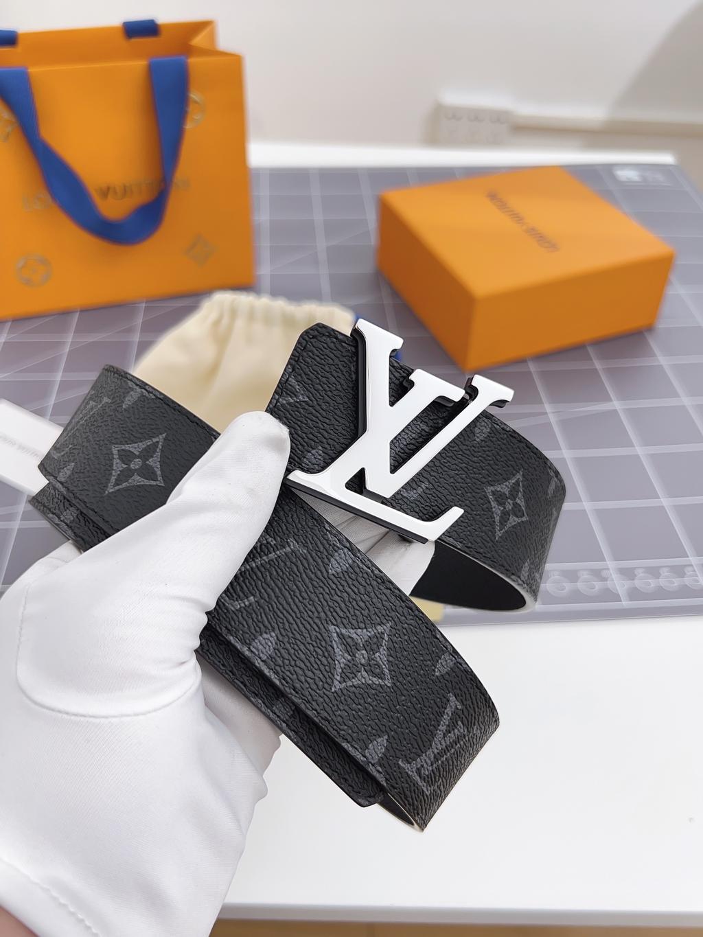 165XE1P Popular  high-quality  leather belt