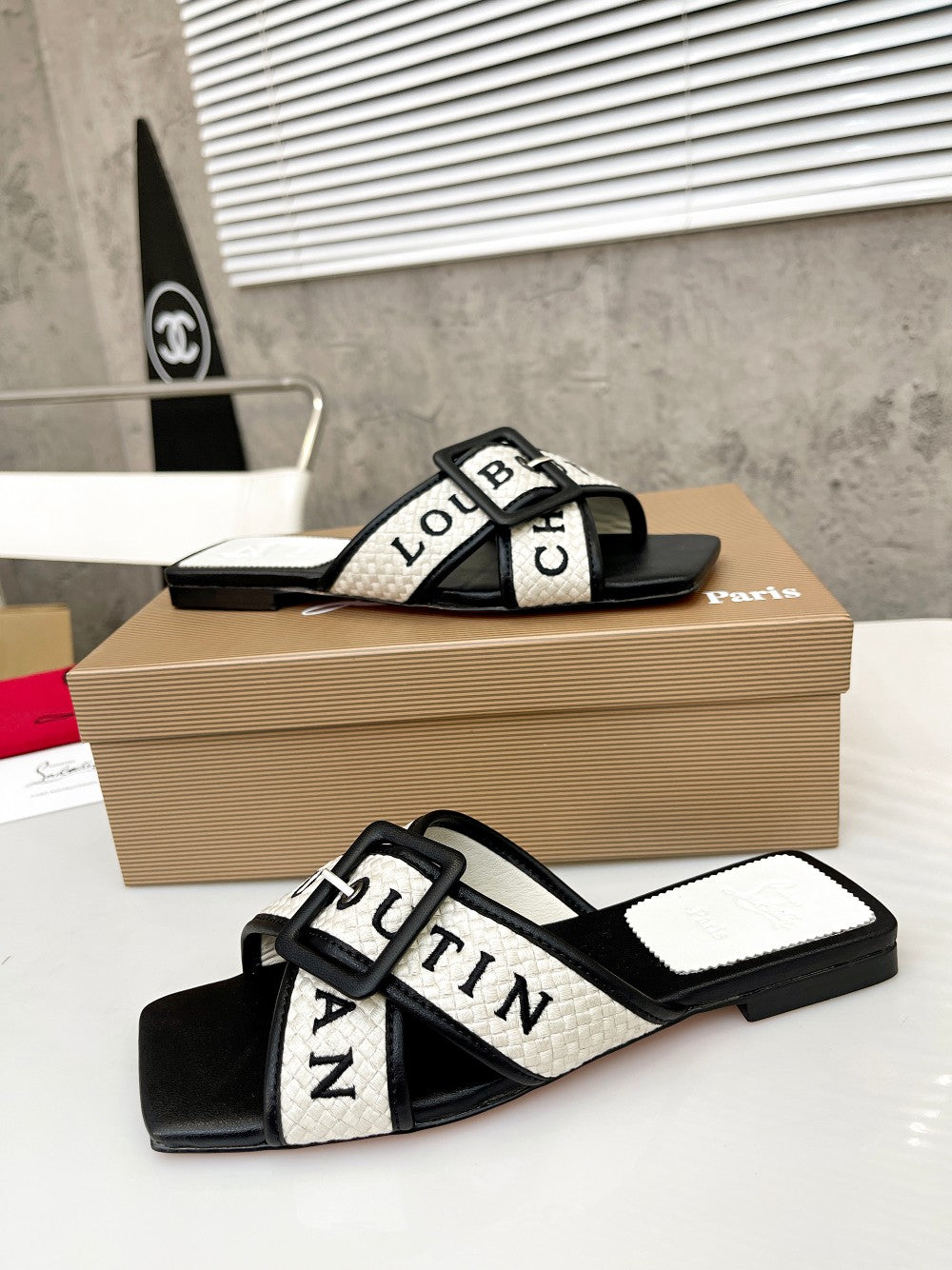 J4A43Z Popular leather Slippers