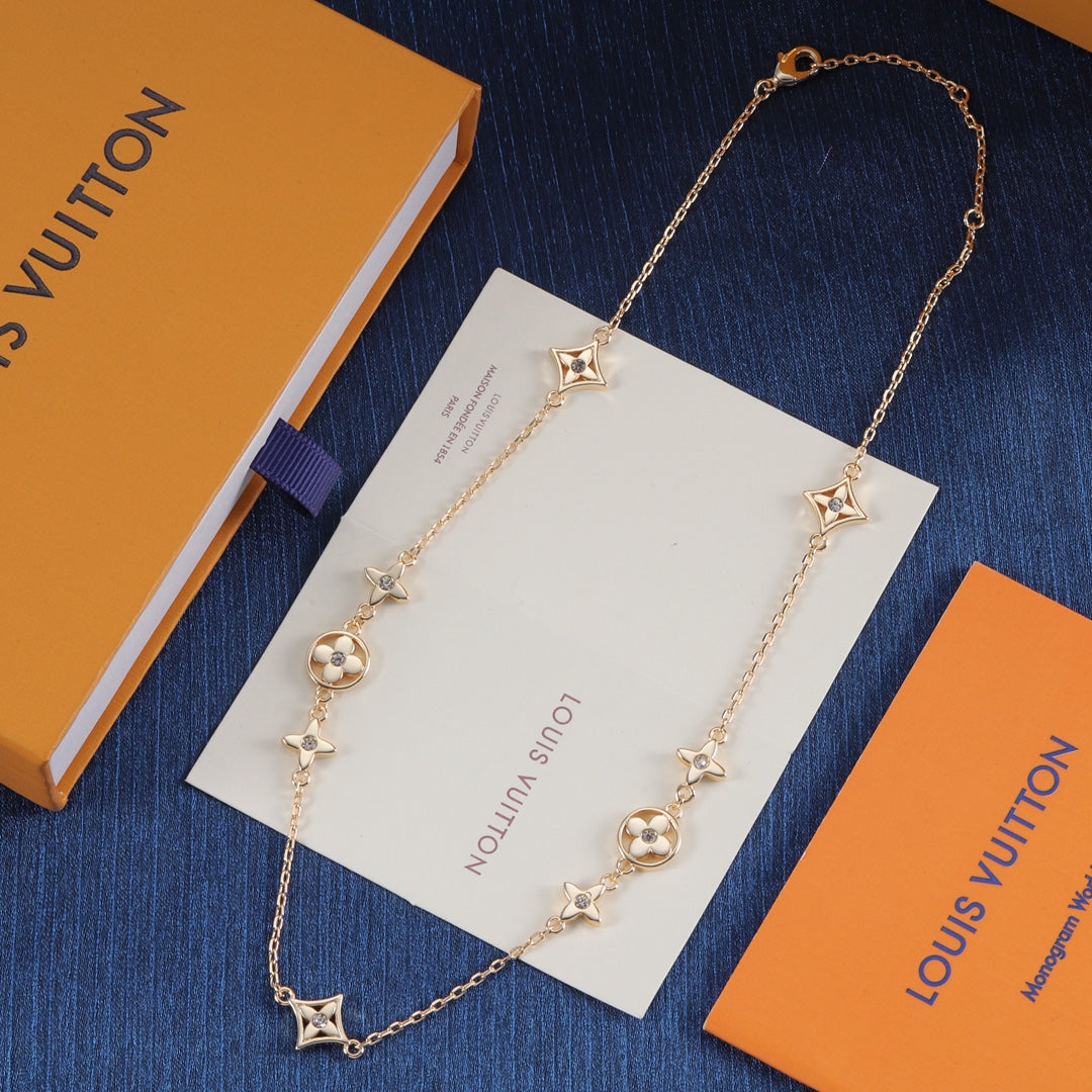 175RE31X Popular    Necklaces .