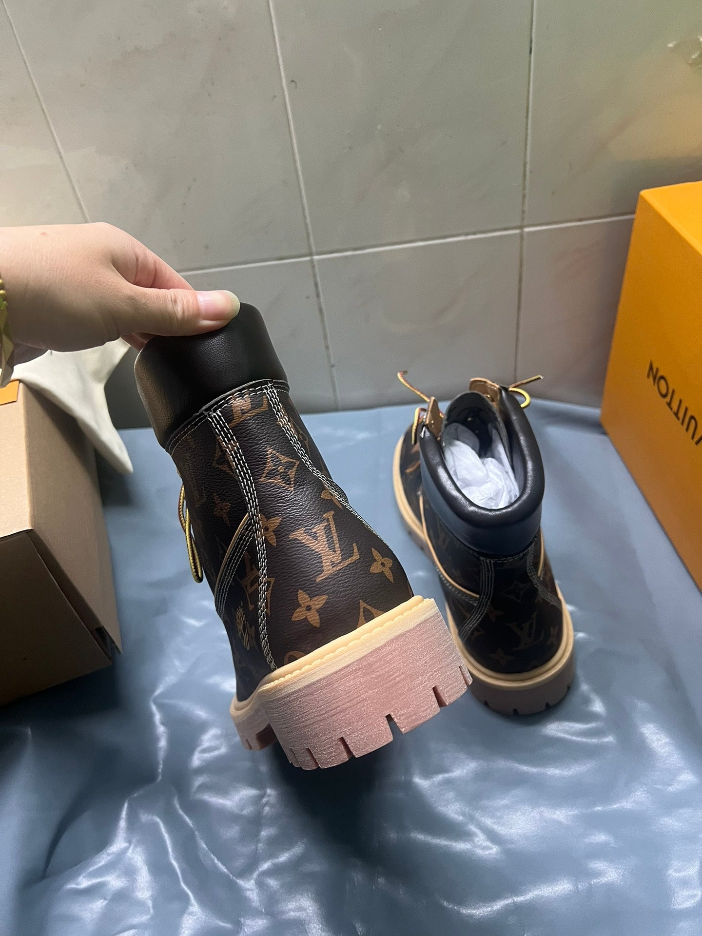 2105QE382Z Popular high-quality leather Boots