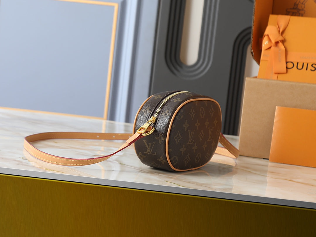 146PE113B Popular leather bag