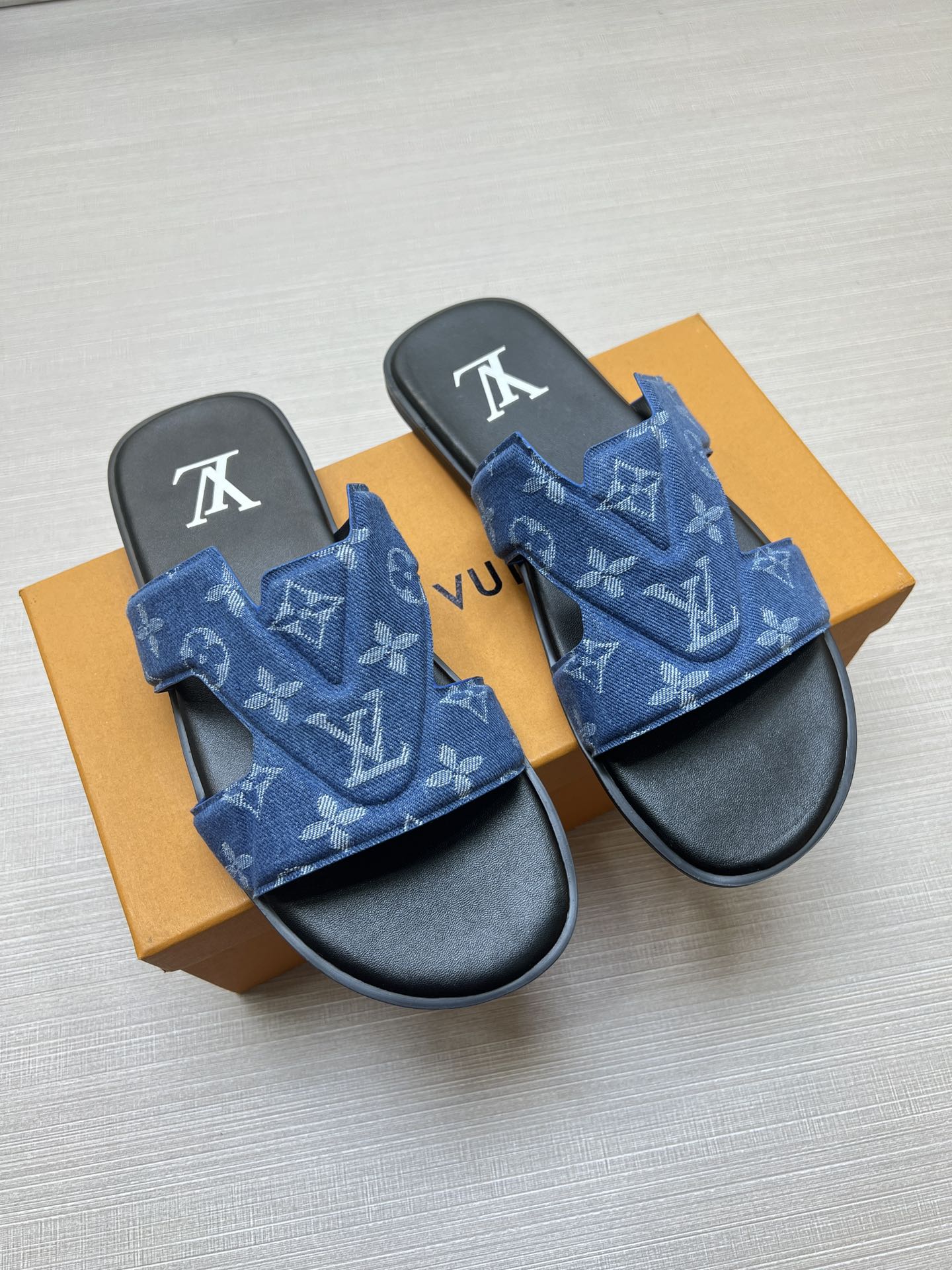 54E29Z Popular slippers
