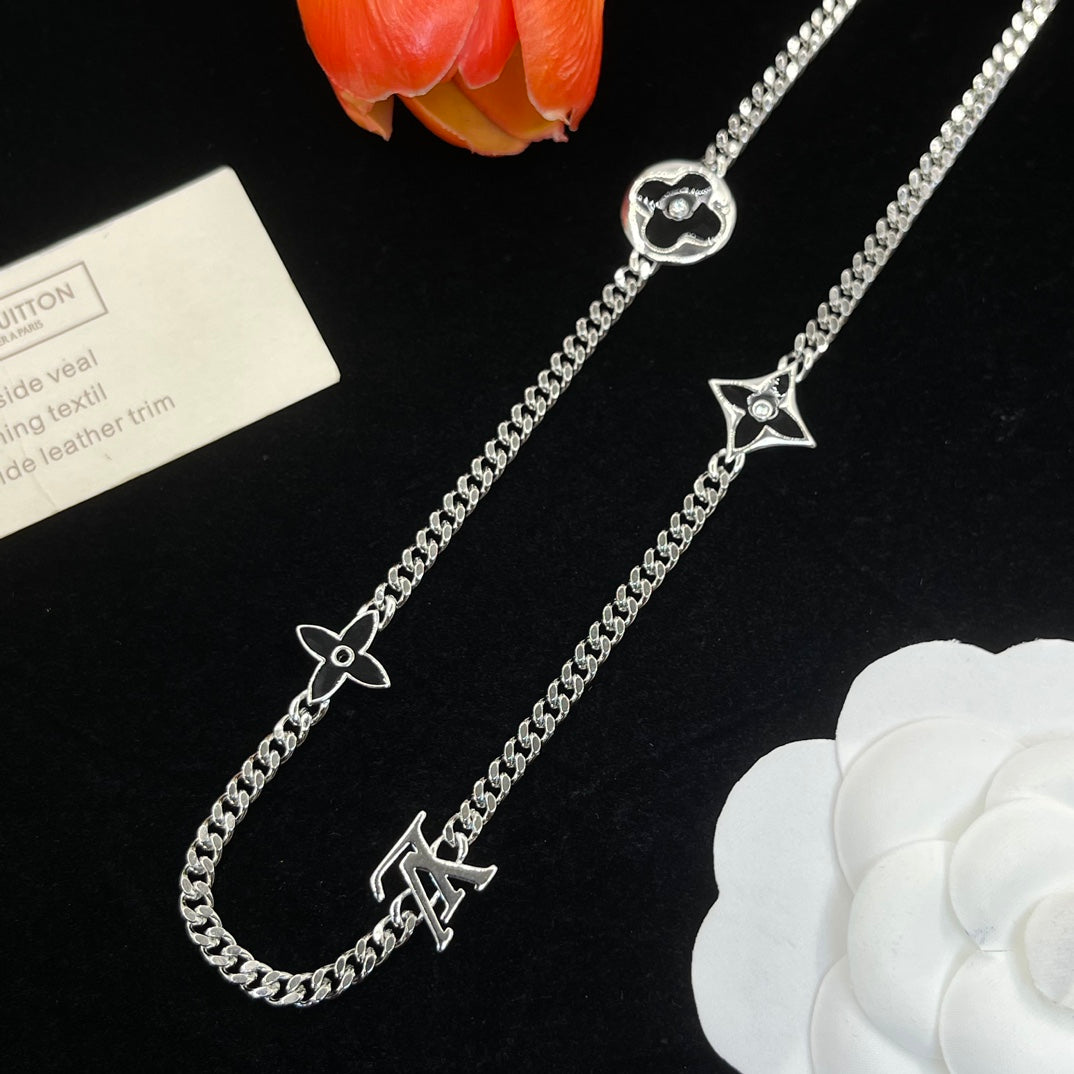 14E1001X Popular   Necklaces