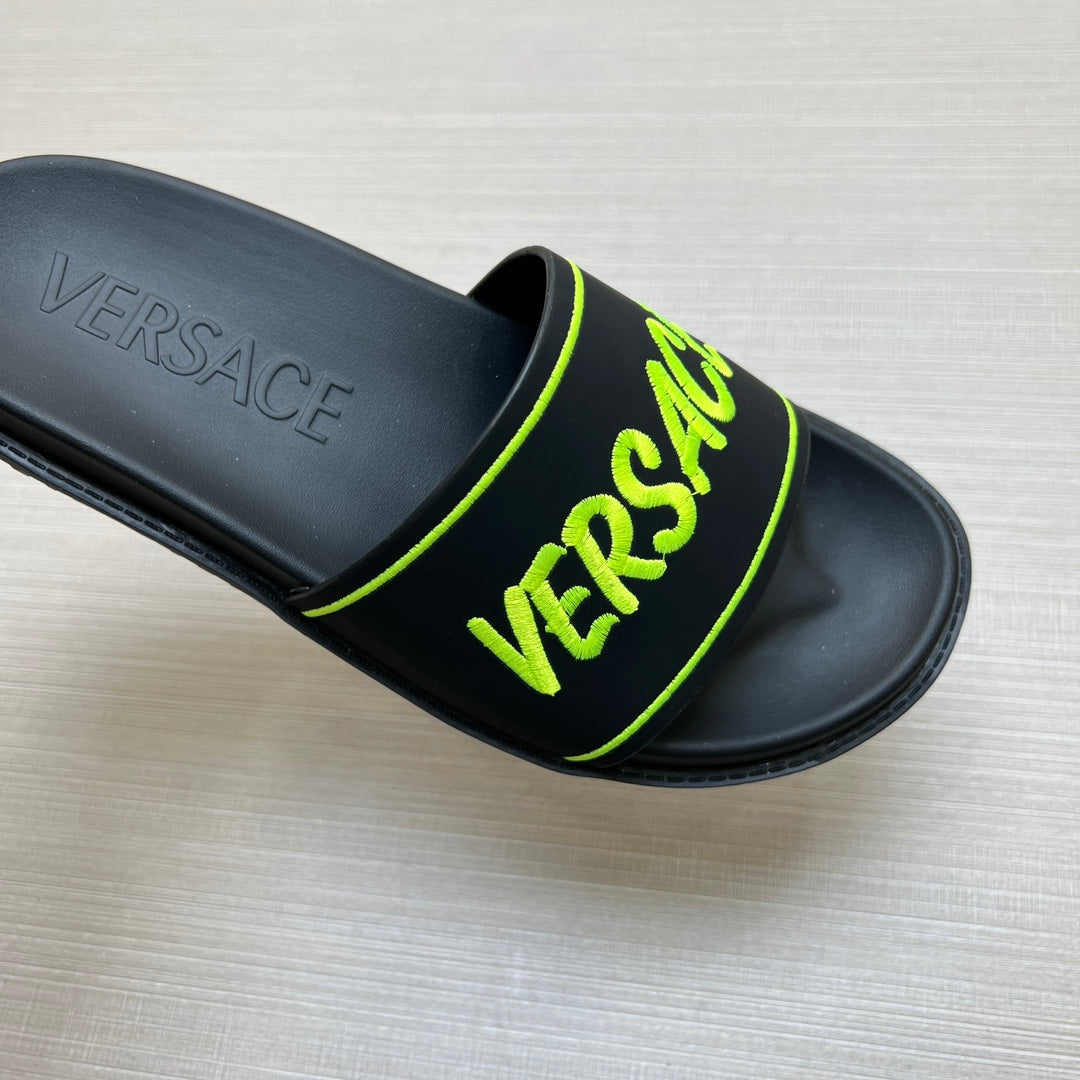 54V54Z Popular slippers