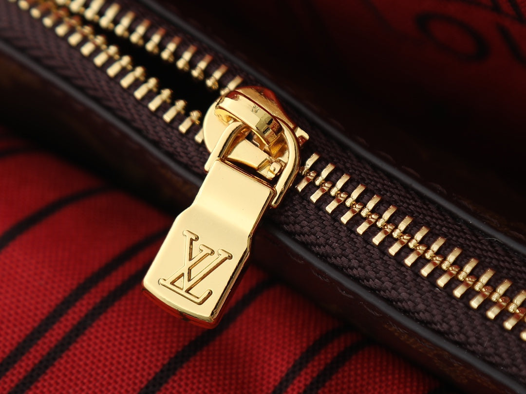 146PE107B Popular leather bag