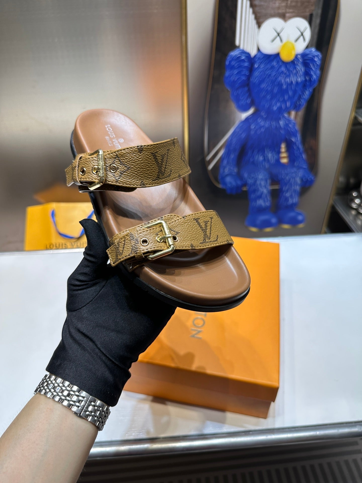 14E10Z Popular sandals