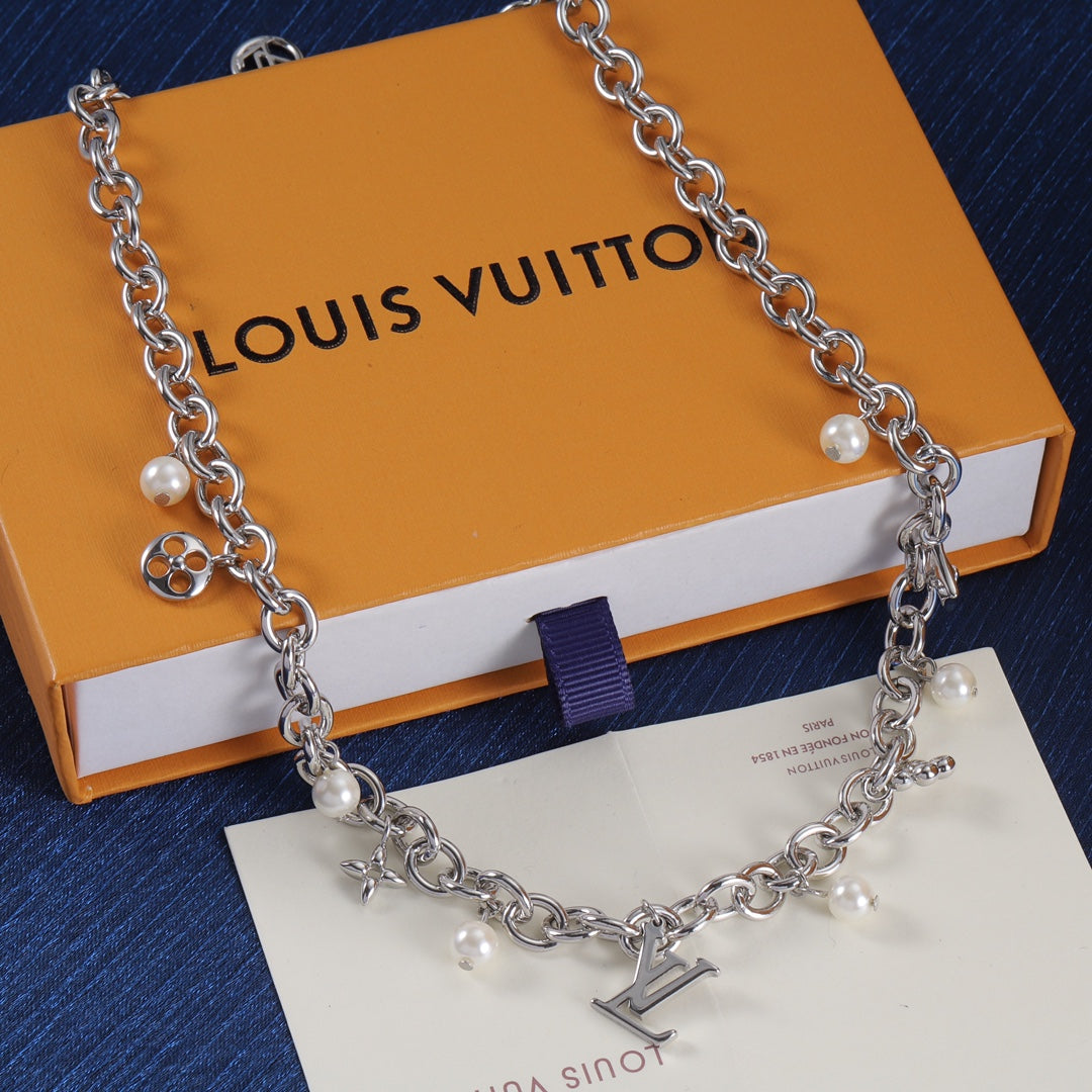 175RE32X Popular   Necklaces .