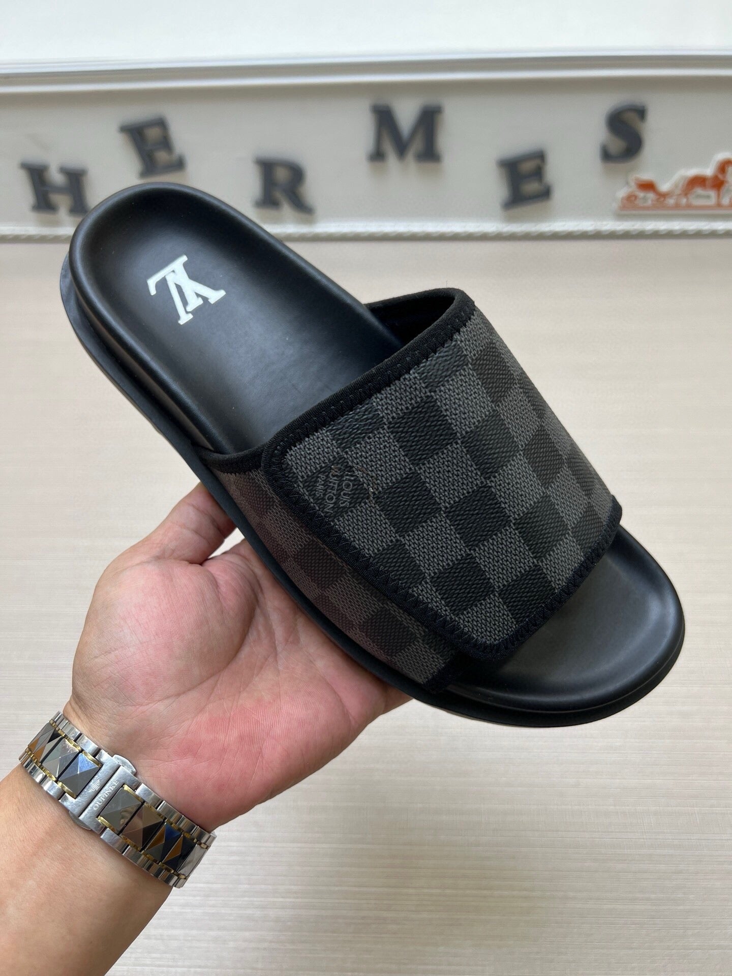 5WE245Z Popular Slippers