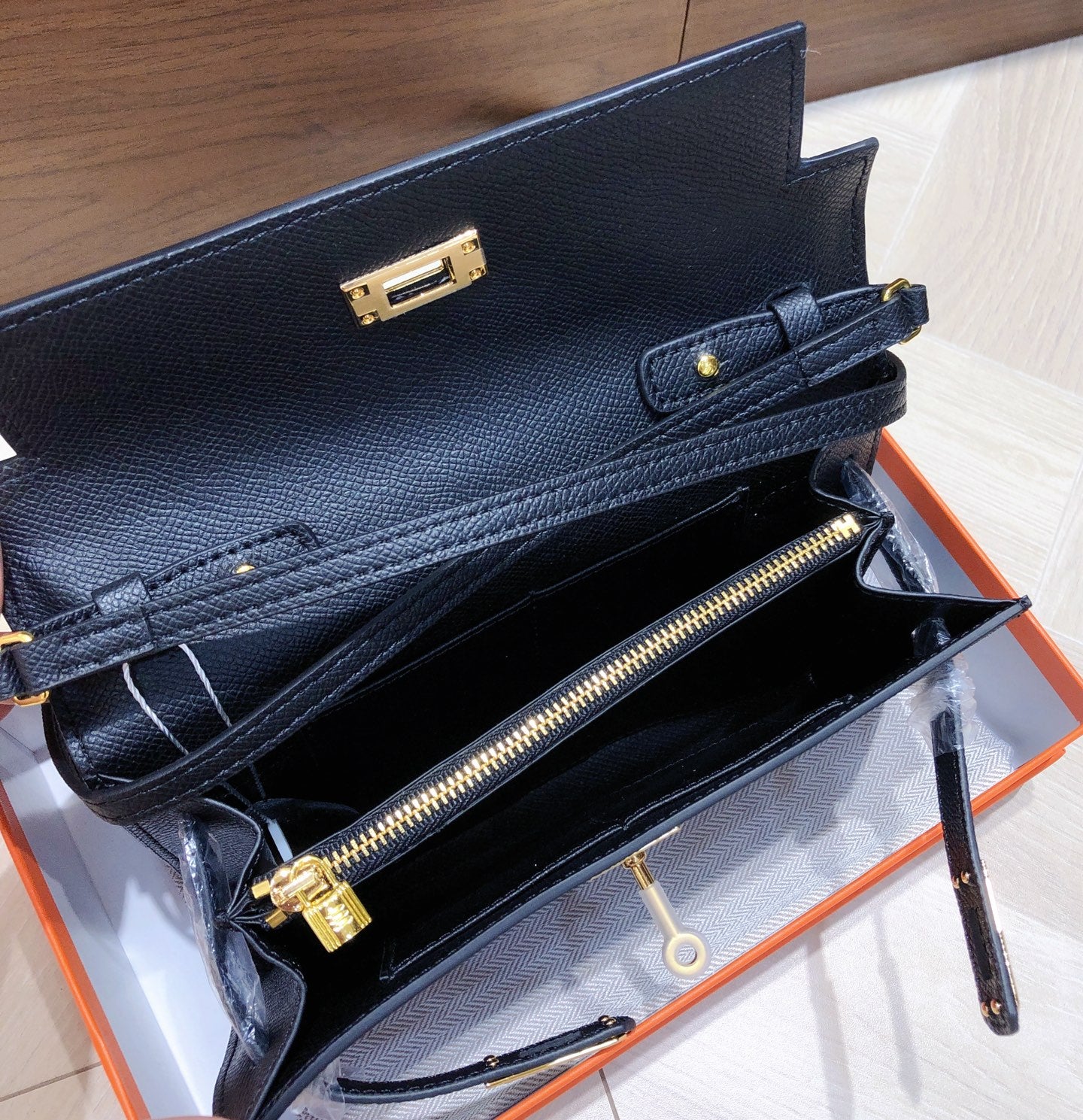 B1X66H11 Popular high-quality leather bag
