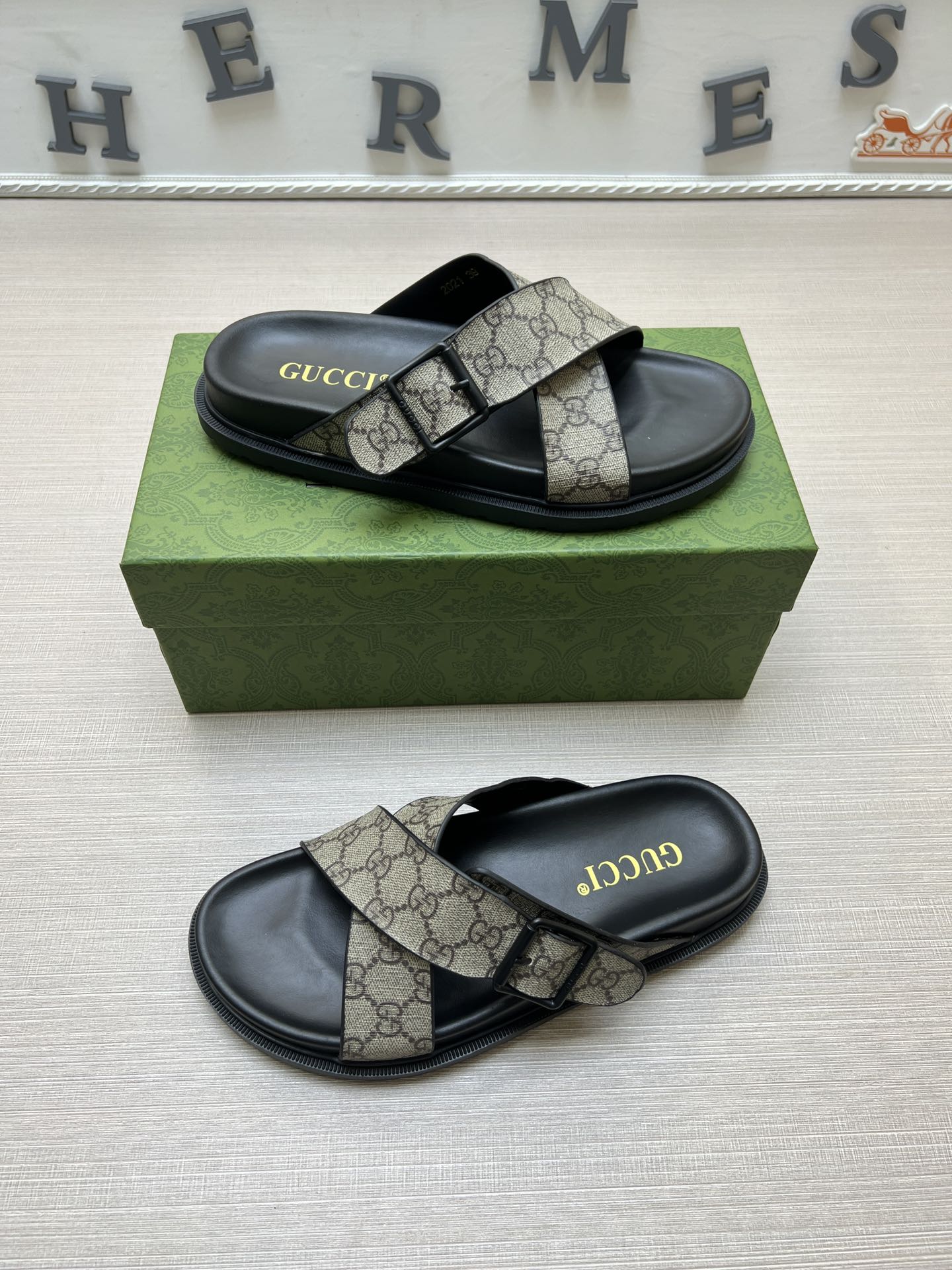 54B90Z Popular slippers