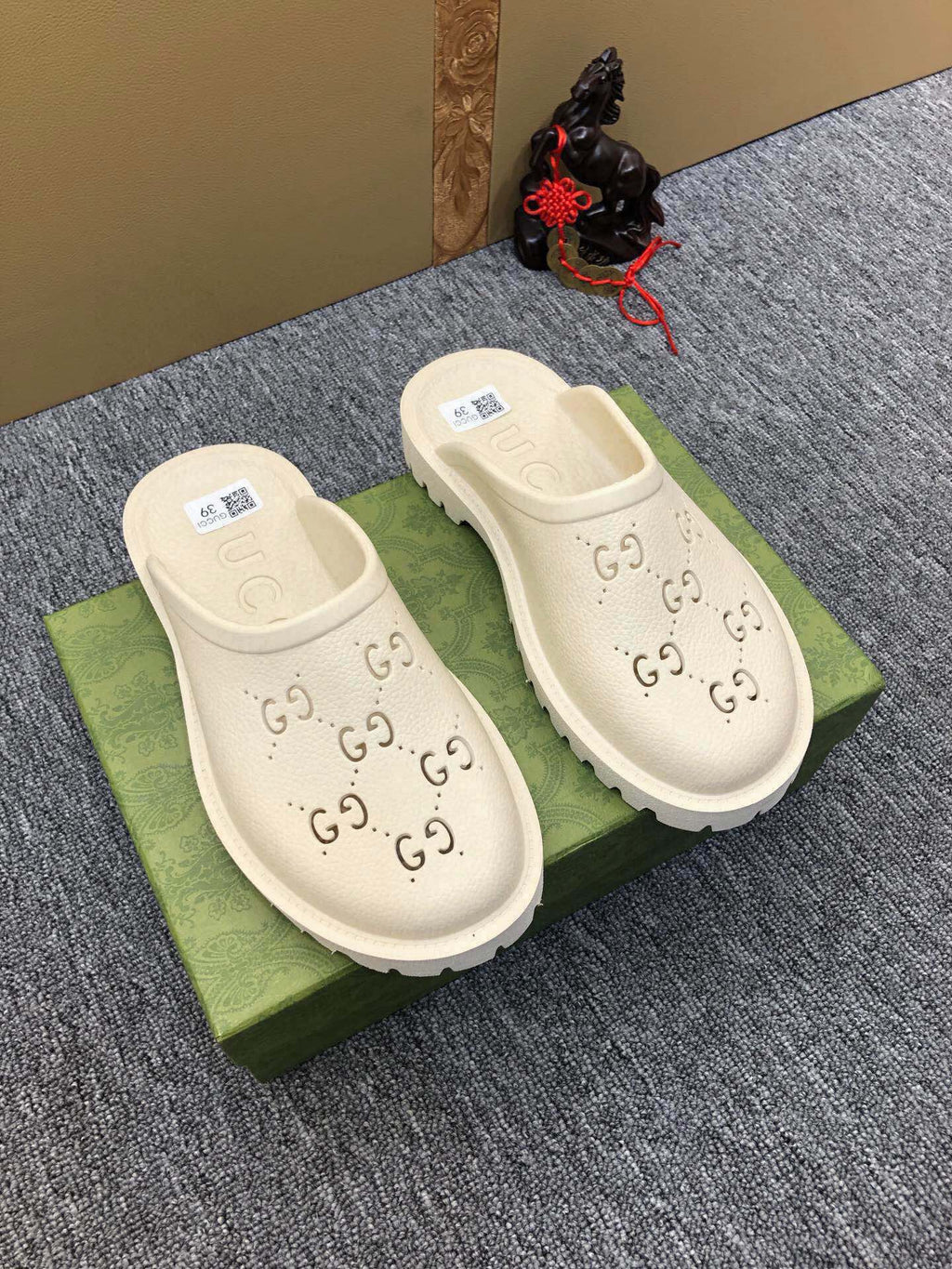 54B26Z Popular slippers