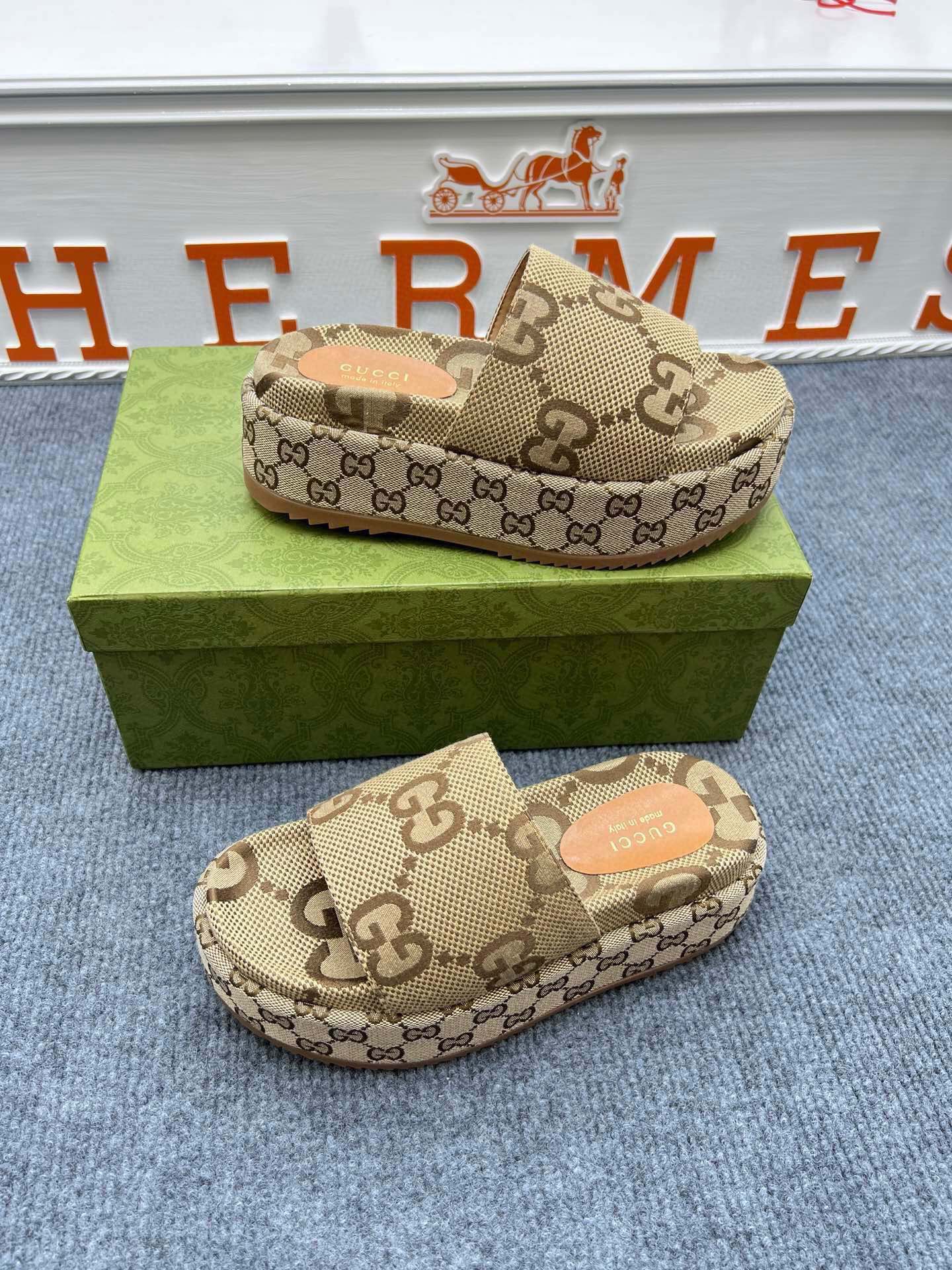 54B122Z Popular slippers  Sole thickness 5.5cm