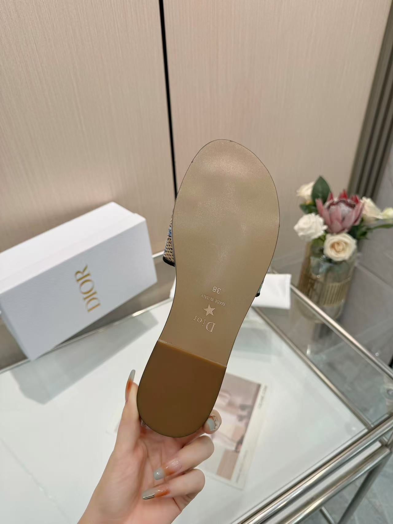 285ZD67Z  Popular Peather Slippers