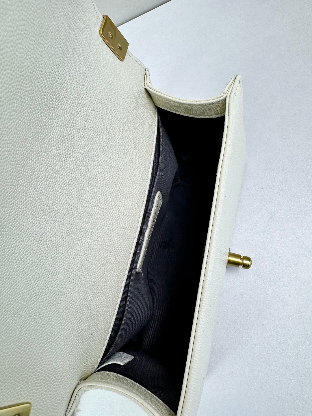 136PC17B Popular Caviar leather bag