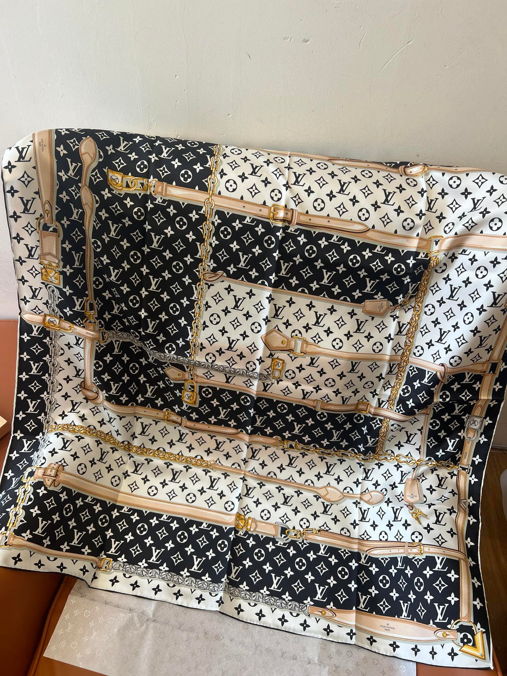 155NE81W Popular Silk Scarve