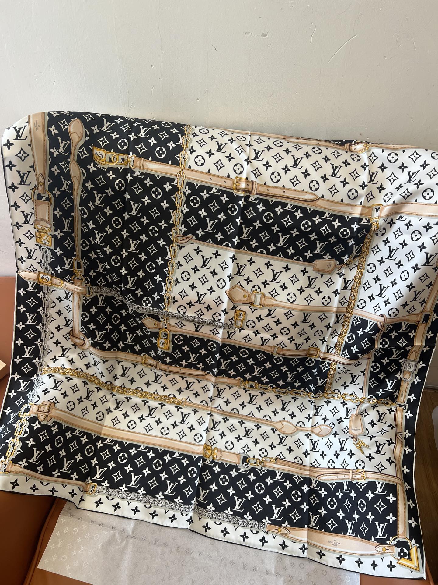 155NE81W Popular Silk Scarve