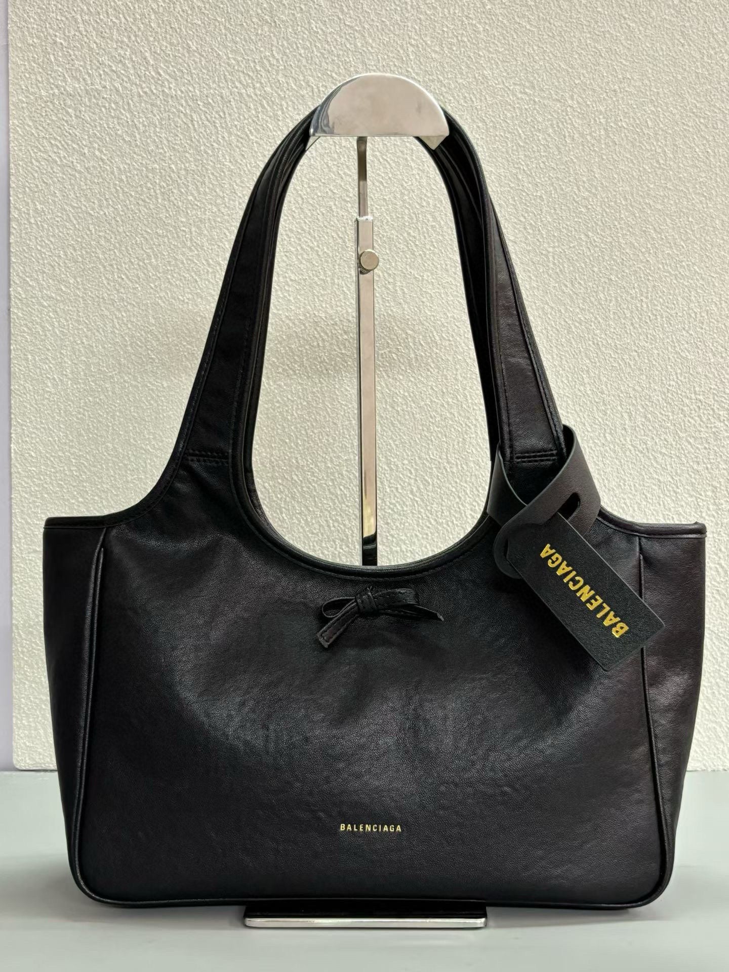 B1P46J143 Popular leather bags