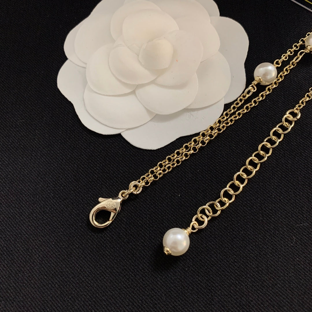 X1Q85C137X Popular Necklace. Bracelets