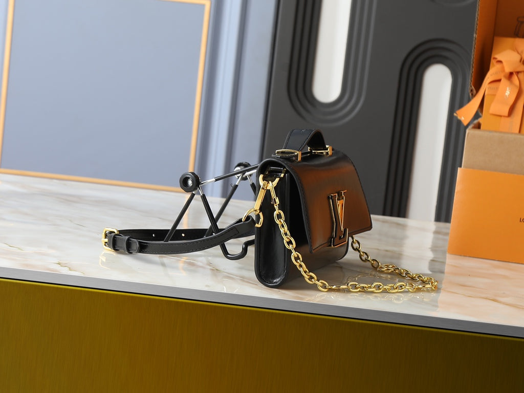 15RE145B Popular leather bag