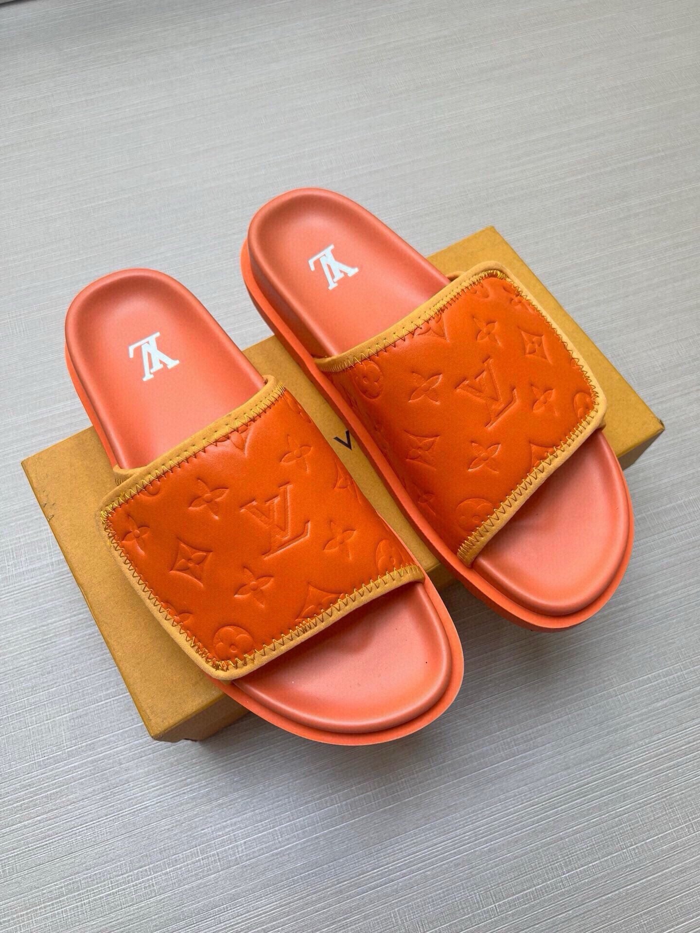 5LE210Z Popular Slippers