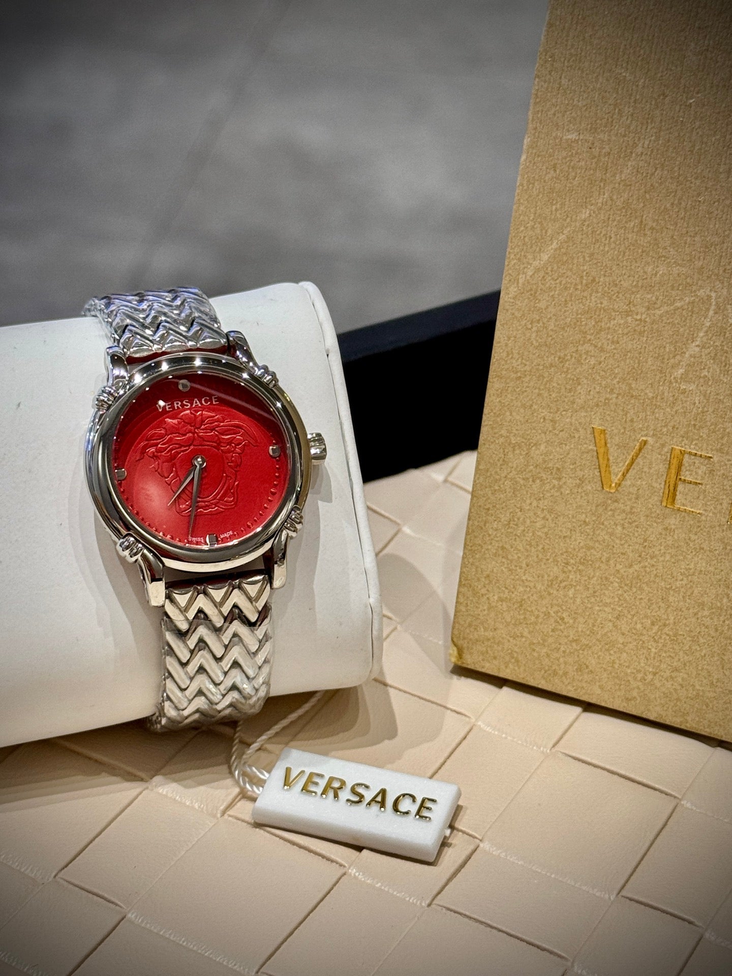136RV76L Popular Watches