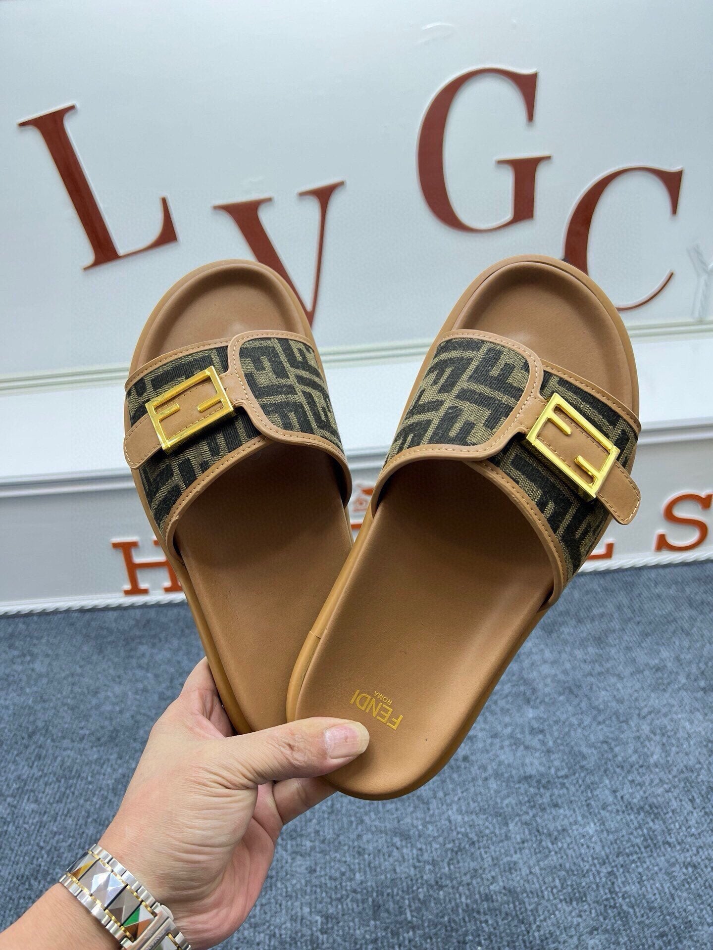 54F37Z Popular slippers