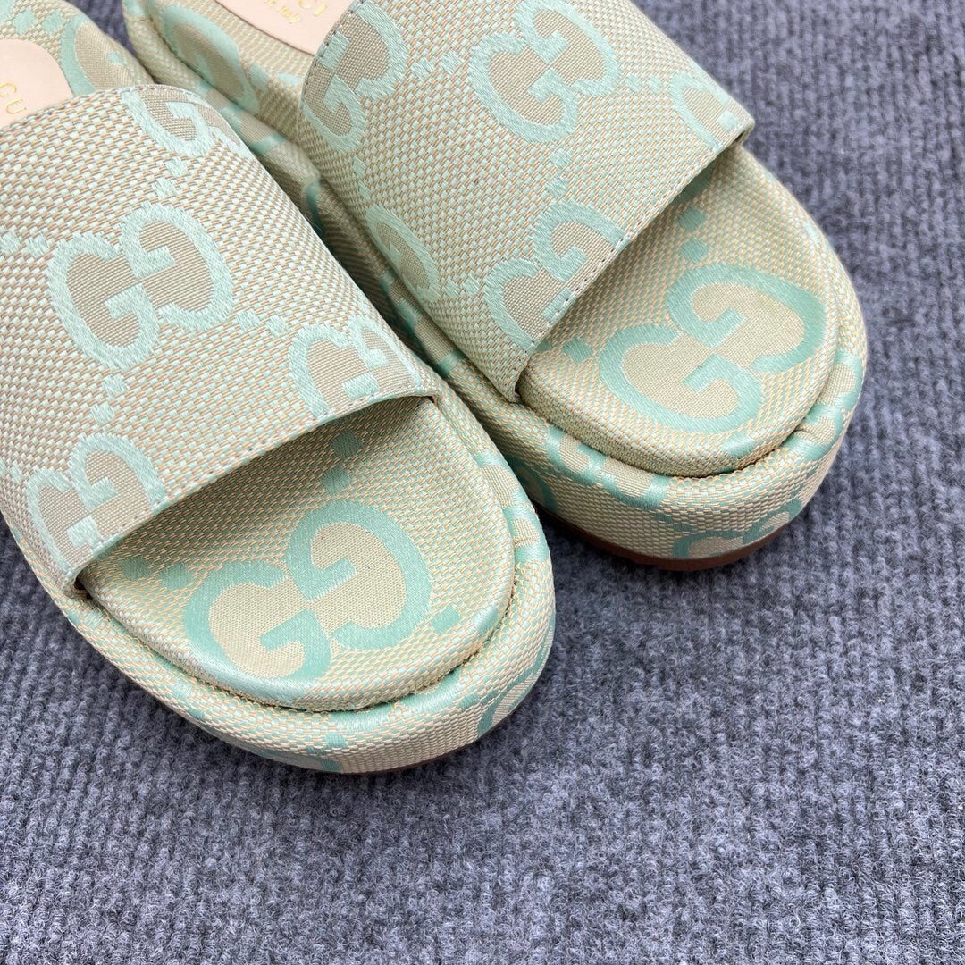 54B122Z Popular slippers  Sole thickness 5.5cm