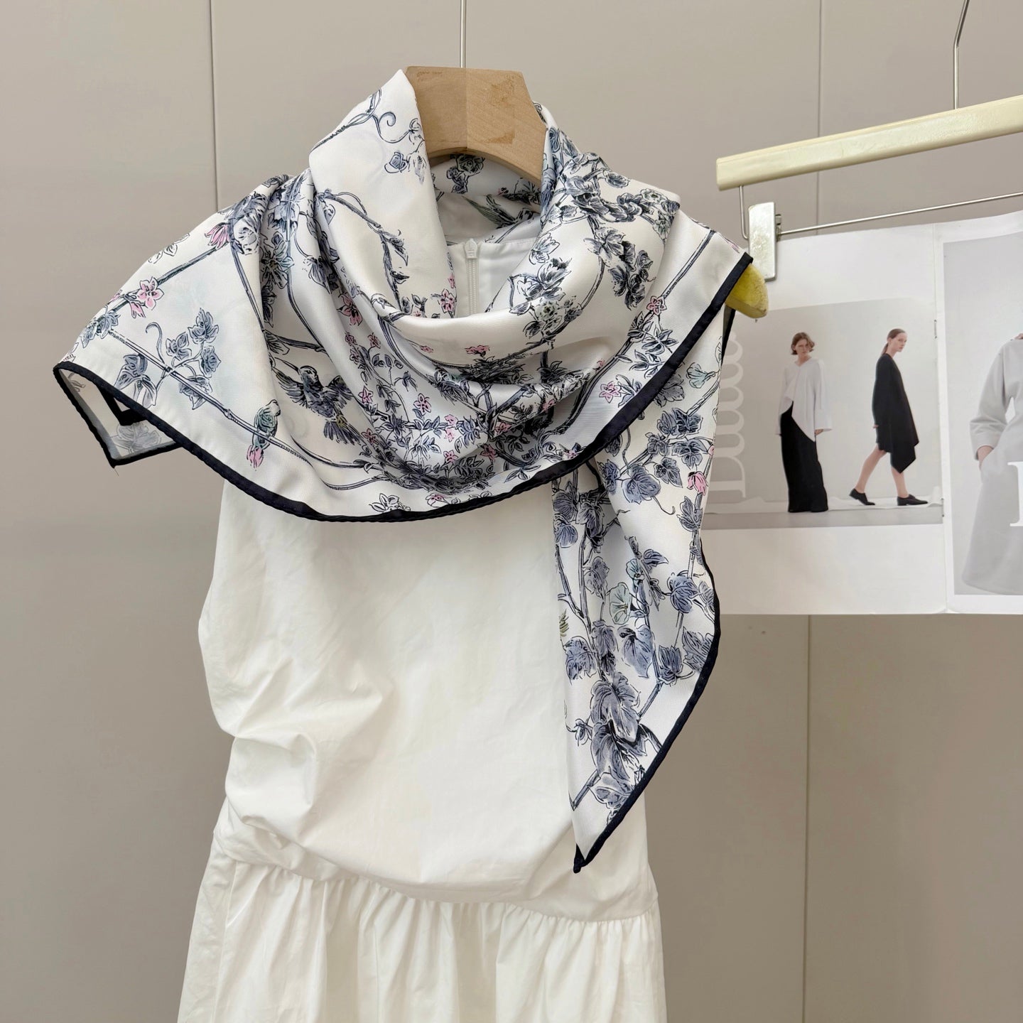 136ND19W Popular Silk Scarve