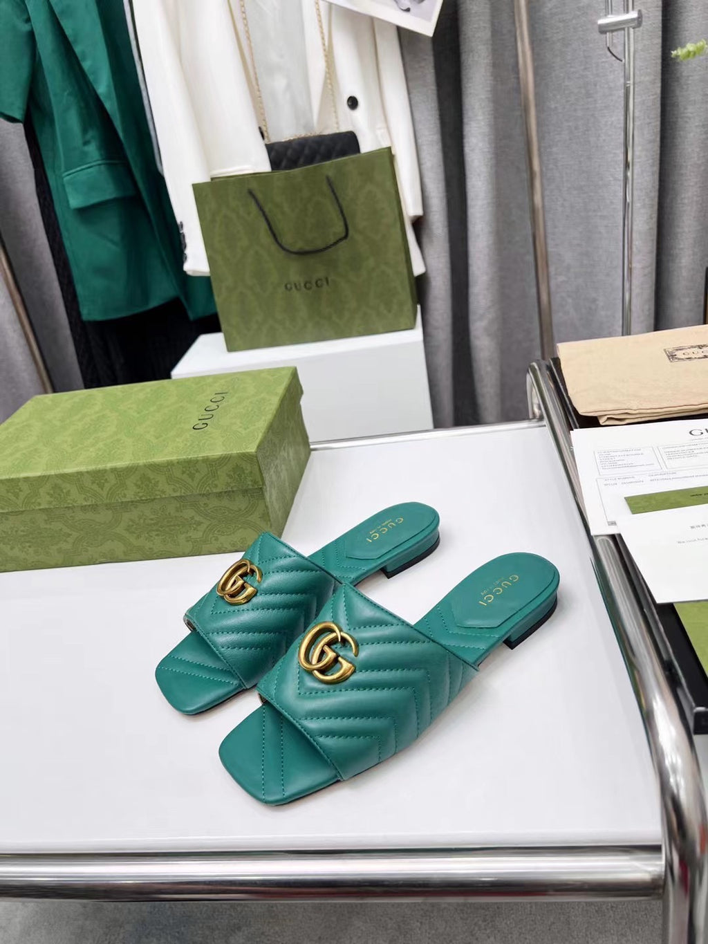 Z2X66B48 Popular high-quality leather slippers