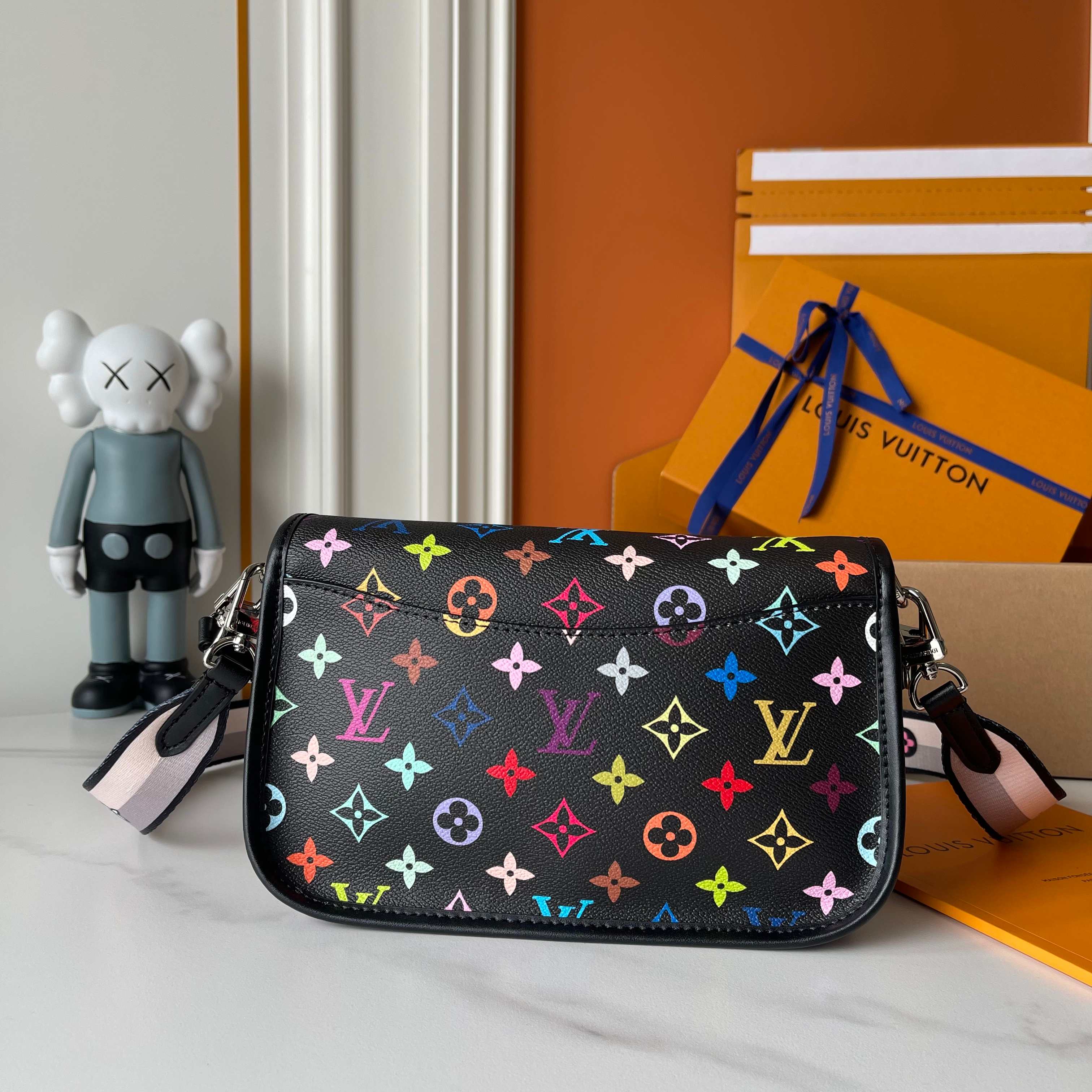 136PE37B Popular leather bag