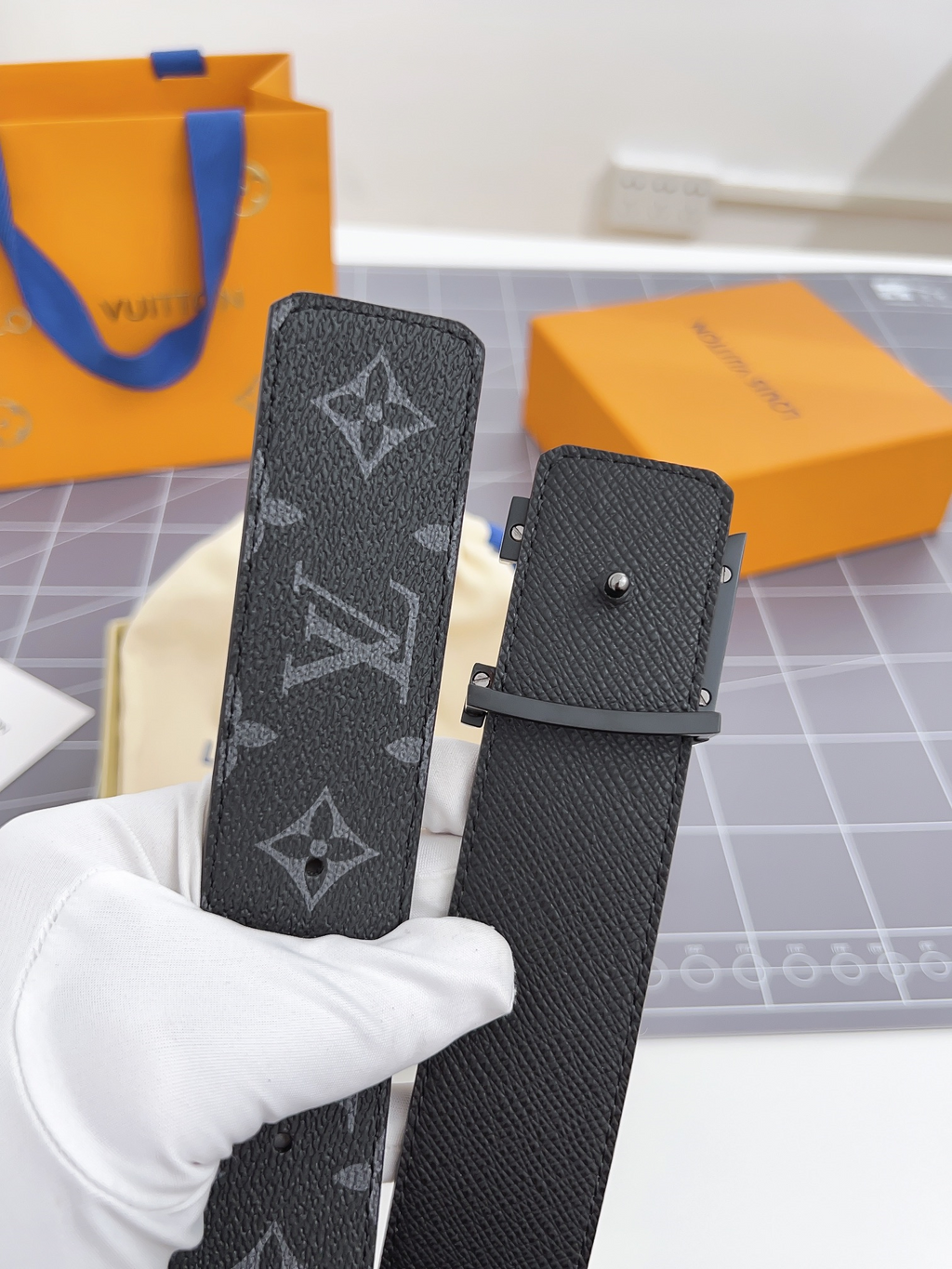 165XE1P Popular  high-quality  leather belt