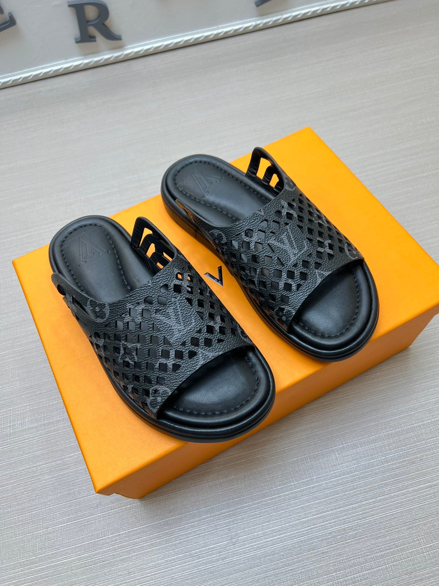 54E83Z Popular slippers