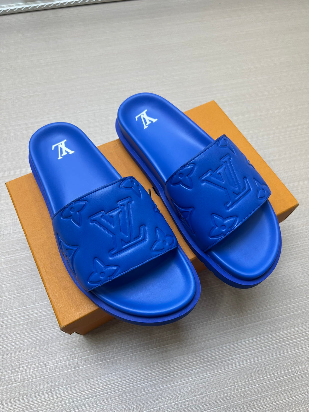 54E3Z Popular slippers