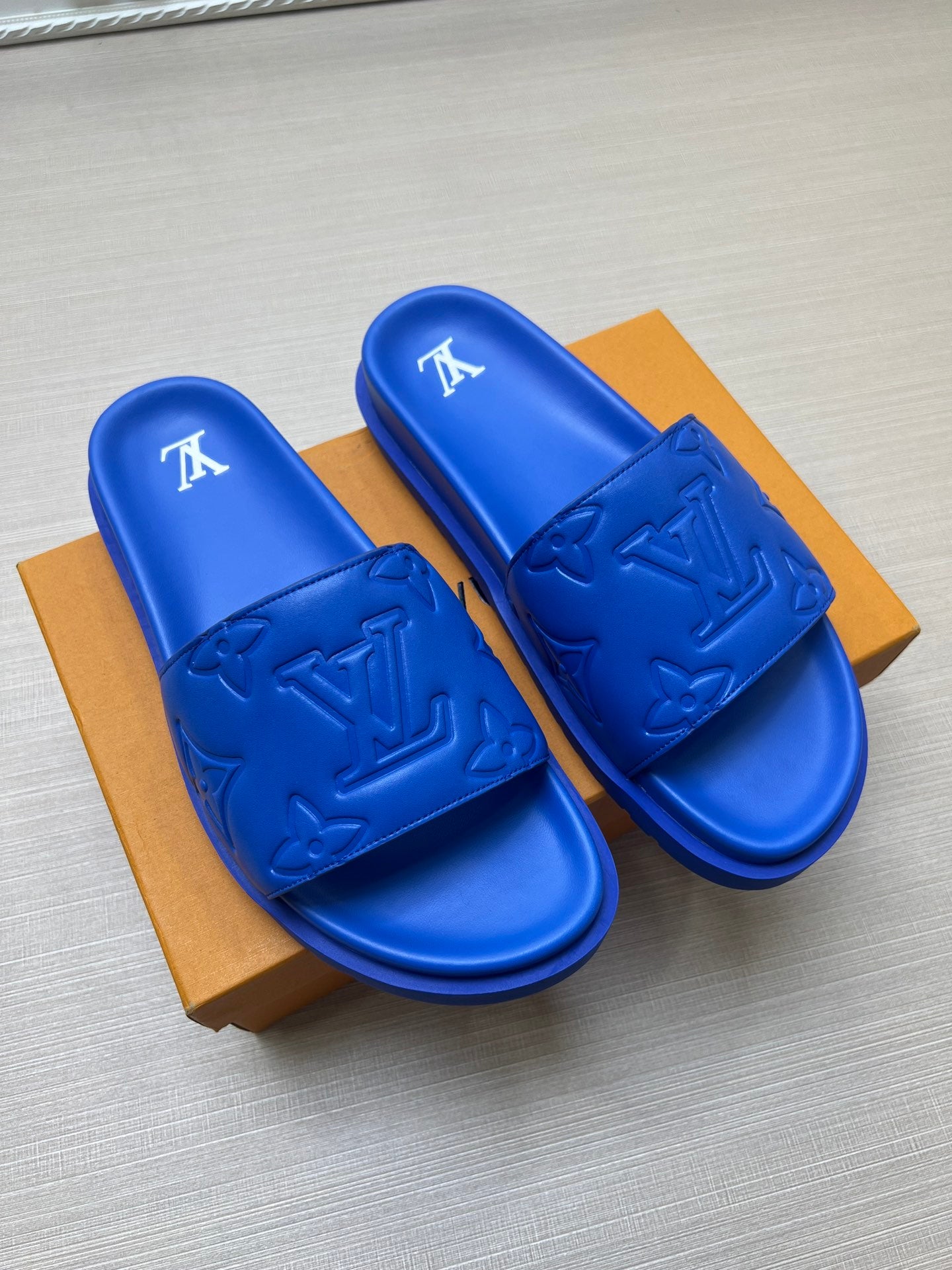 54E3Z Popular slippers