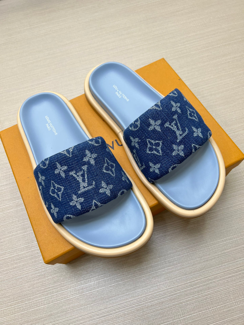 535ZE302Z Popular Slippers