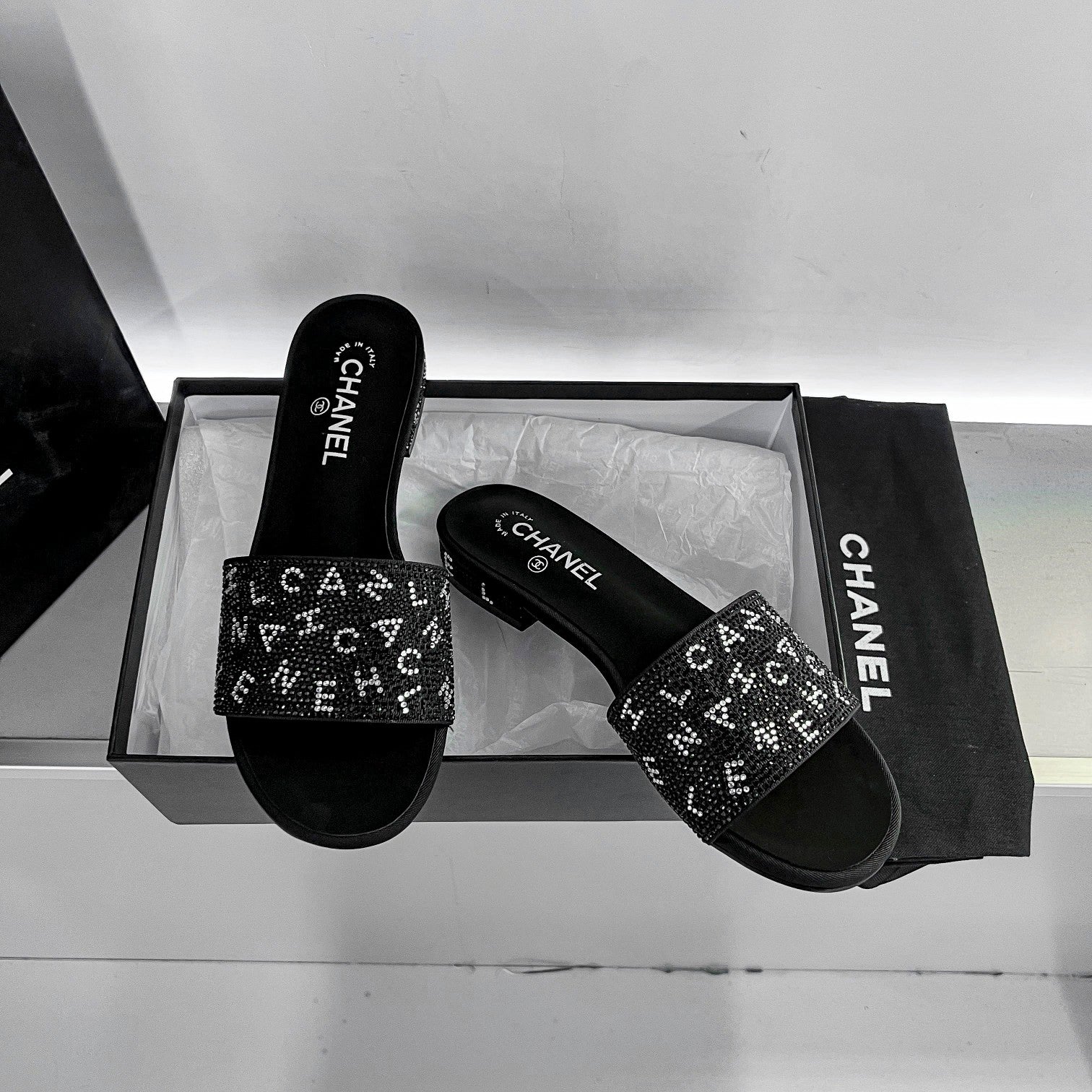 14C57Z Popular sandals