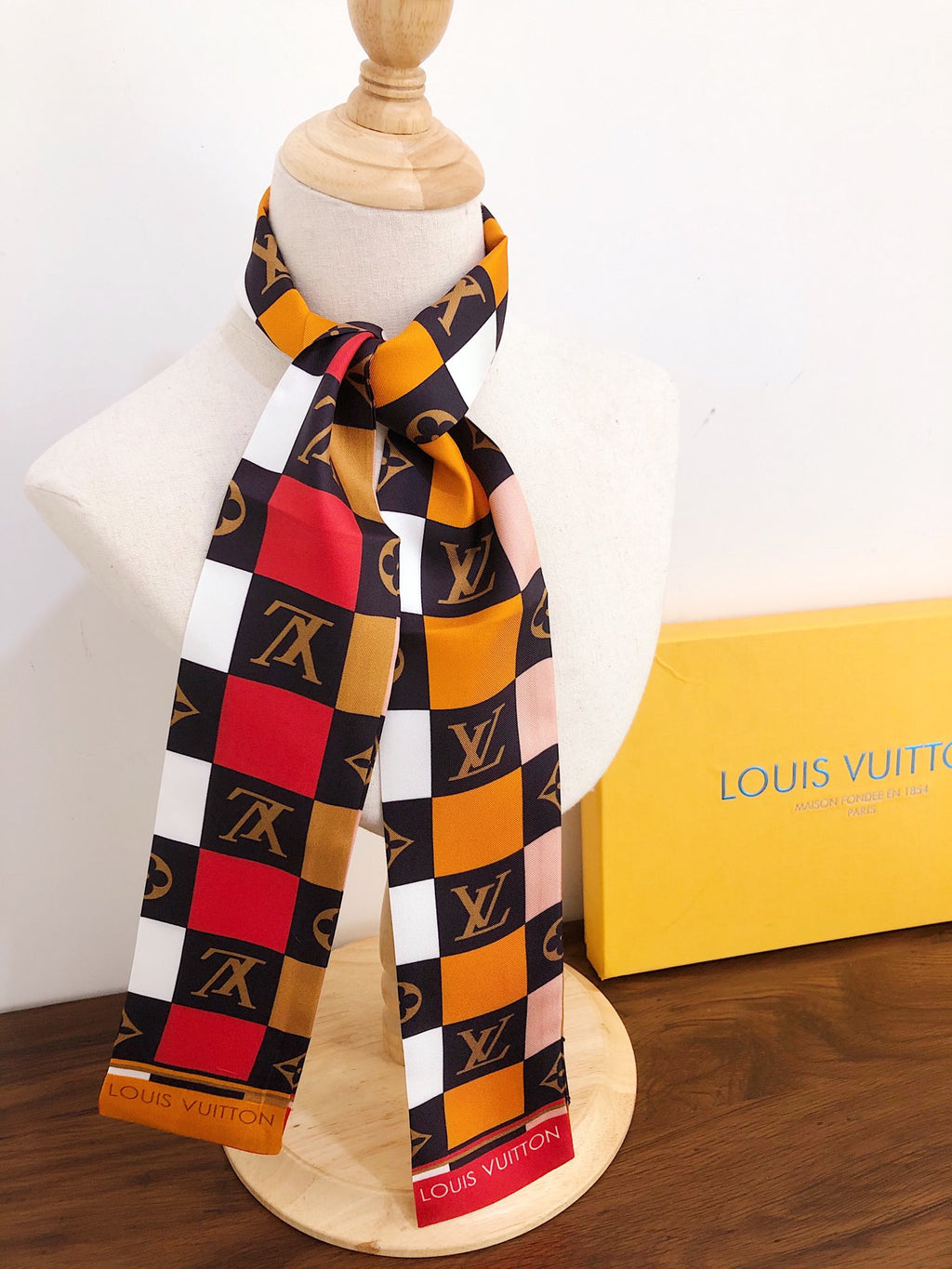 1ZE177W  Popular Silk Scarve
