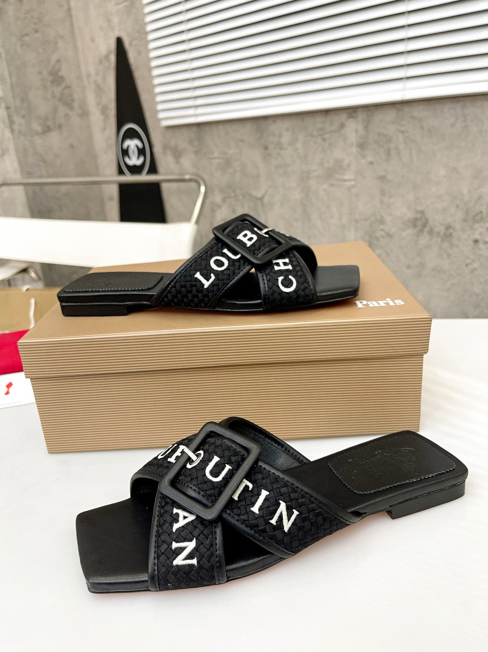 J4A43Z Popular leather Slippers