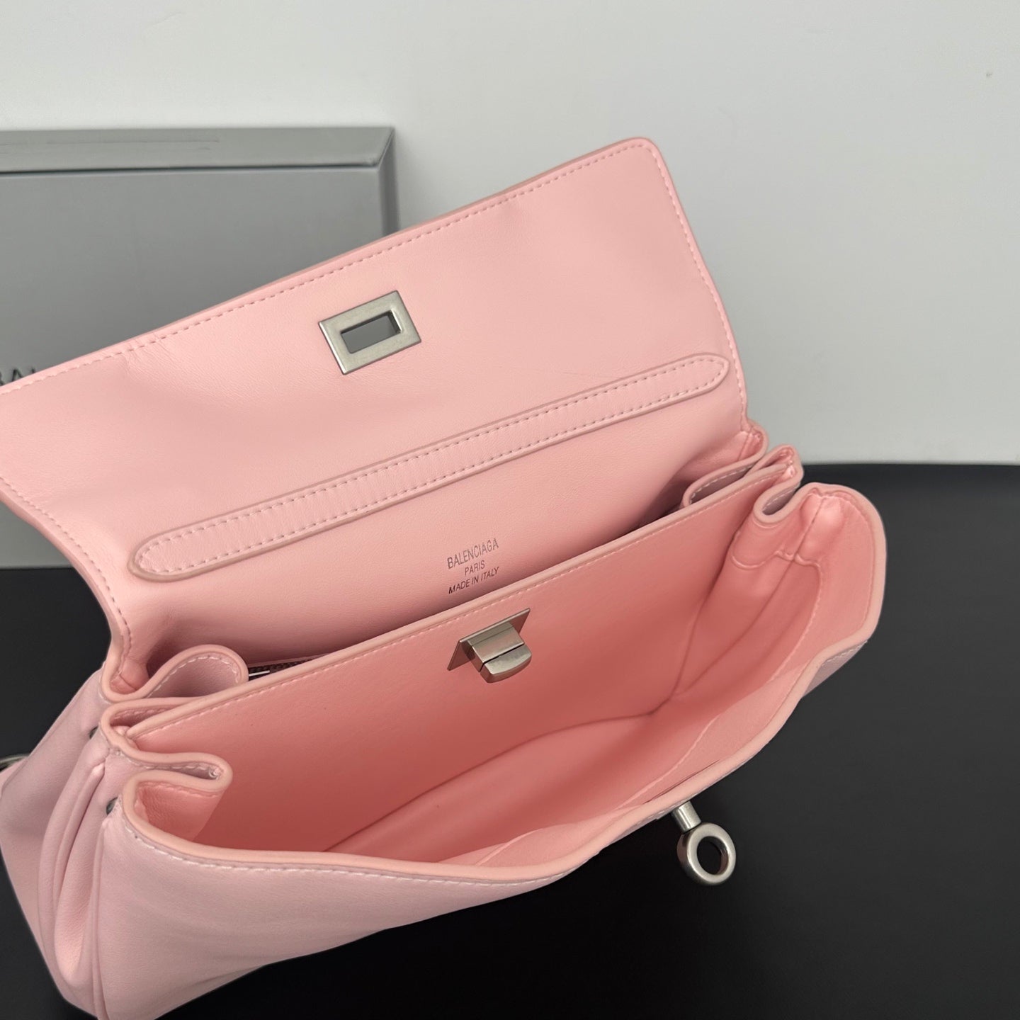 B1X56J32 Popular high-quality leather bag