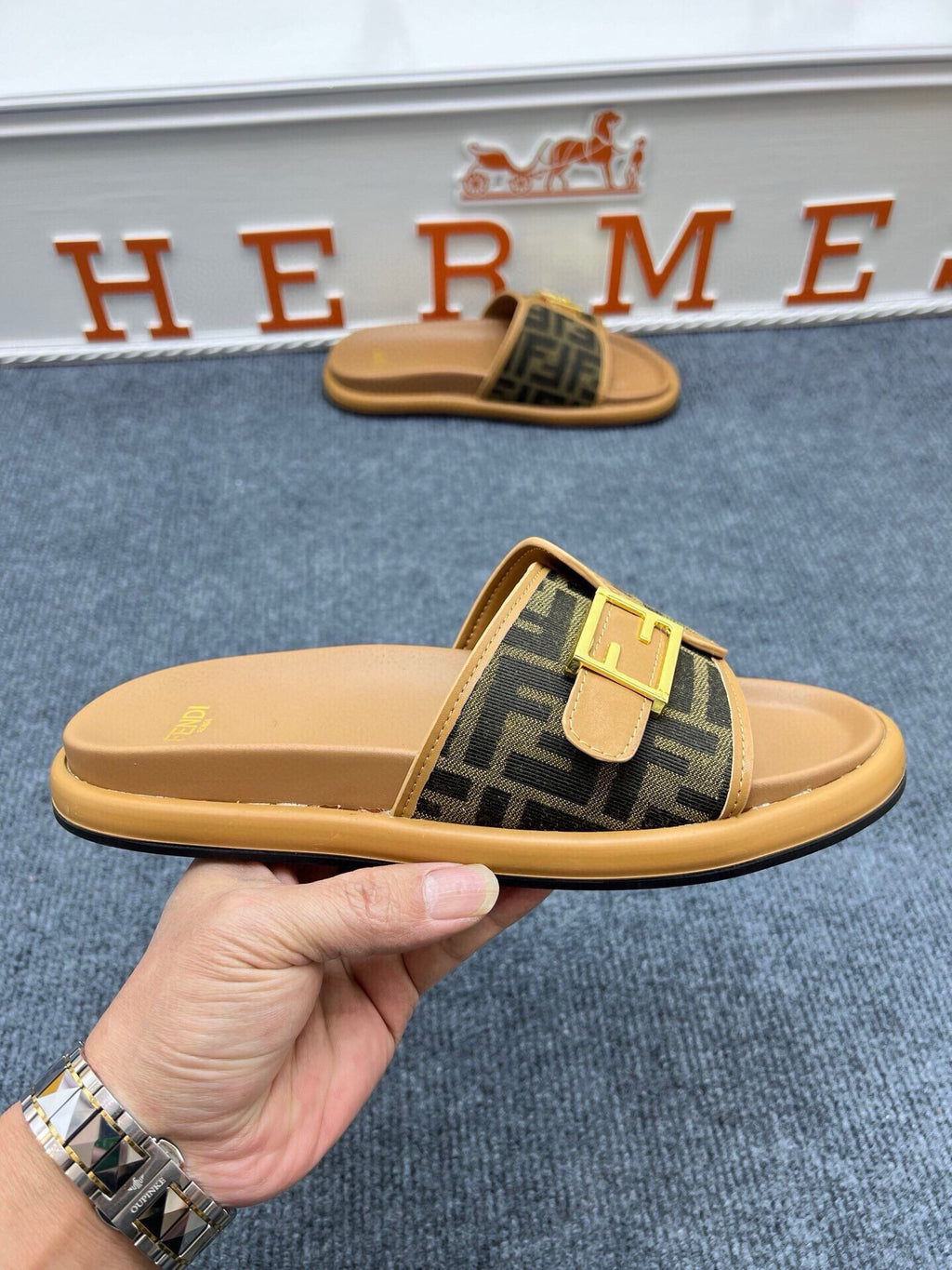 54F37Z Popular slippers