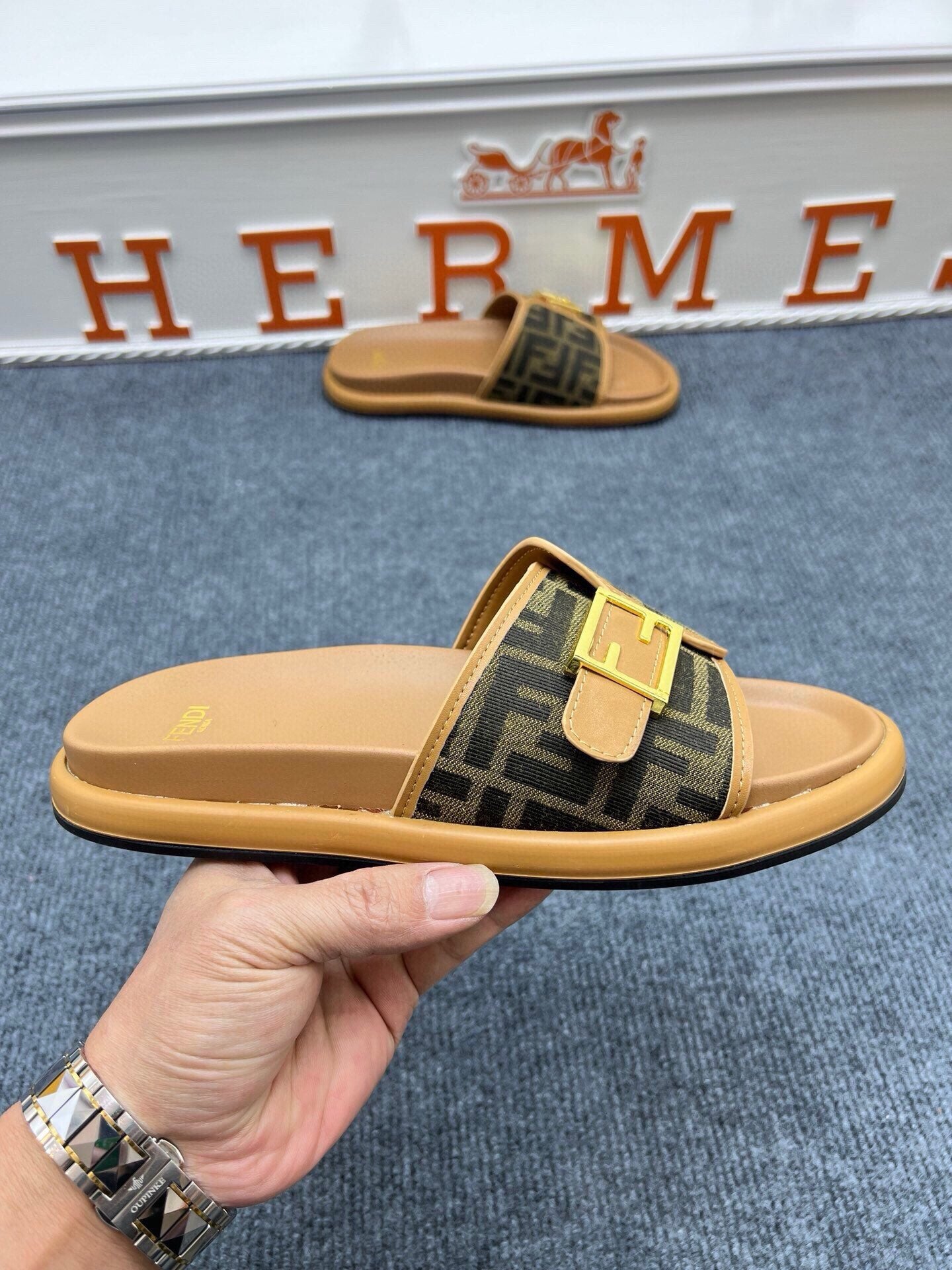 54F37Z Popular slippers