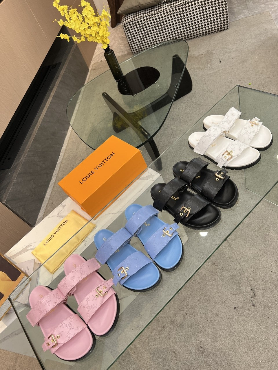 Z2X66B56 Popular high-quality leather slippers