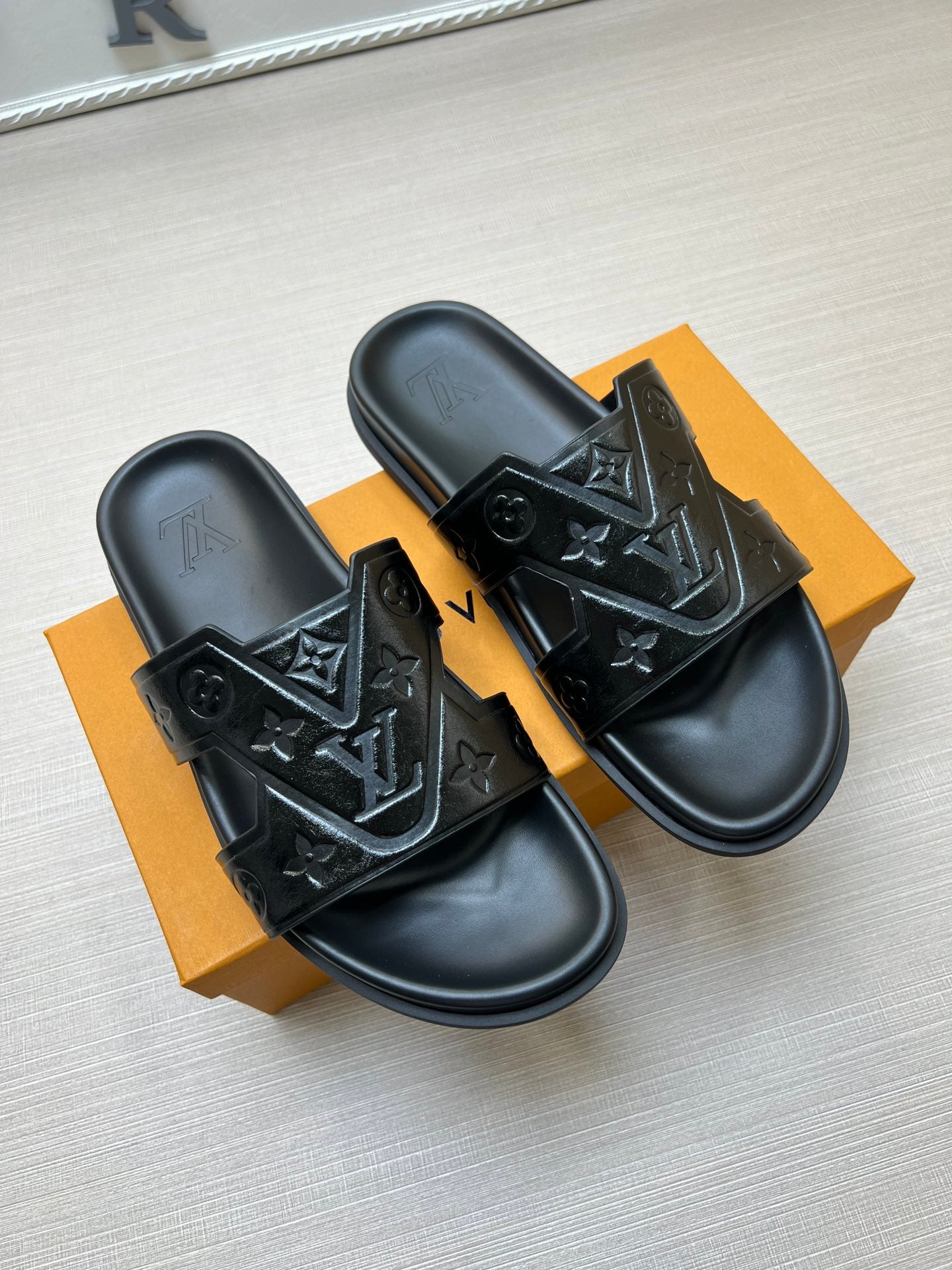 54E67Z Popular slippers
