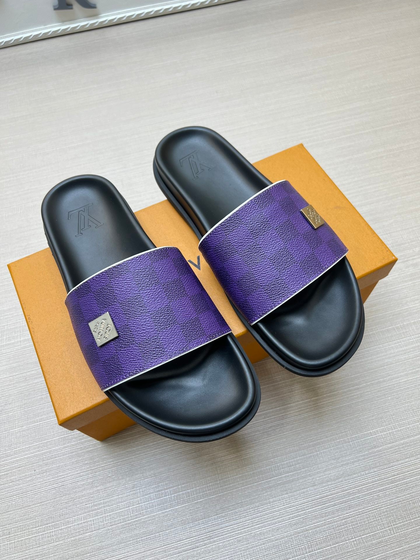 54E69Z Popular slippers