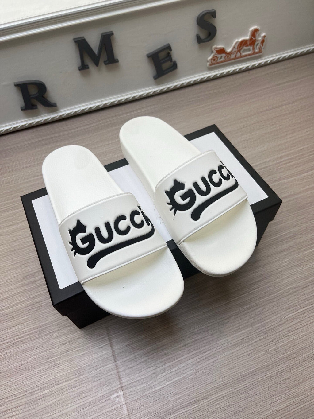 5LB220Z Popular Slippers
