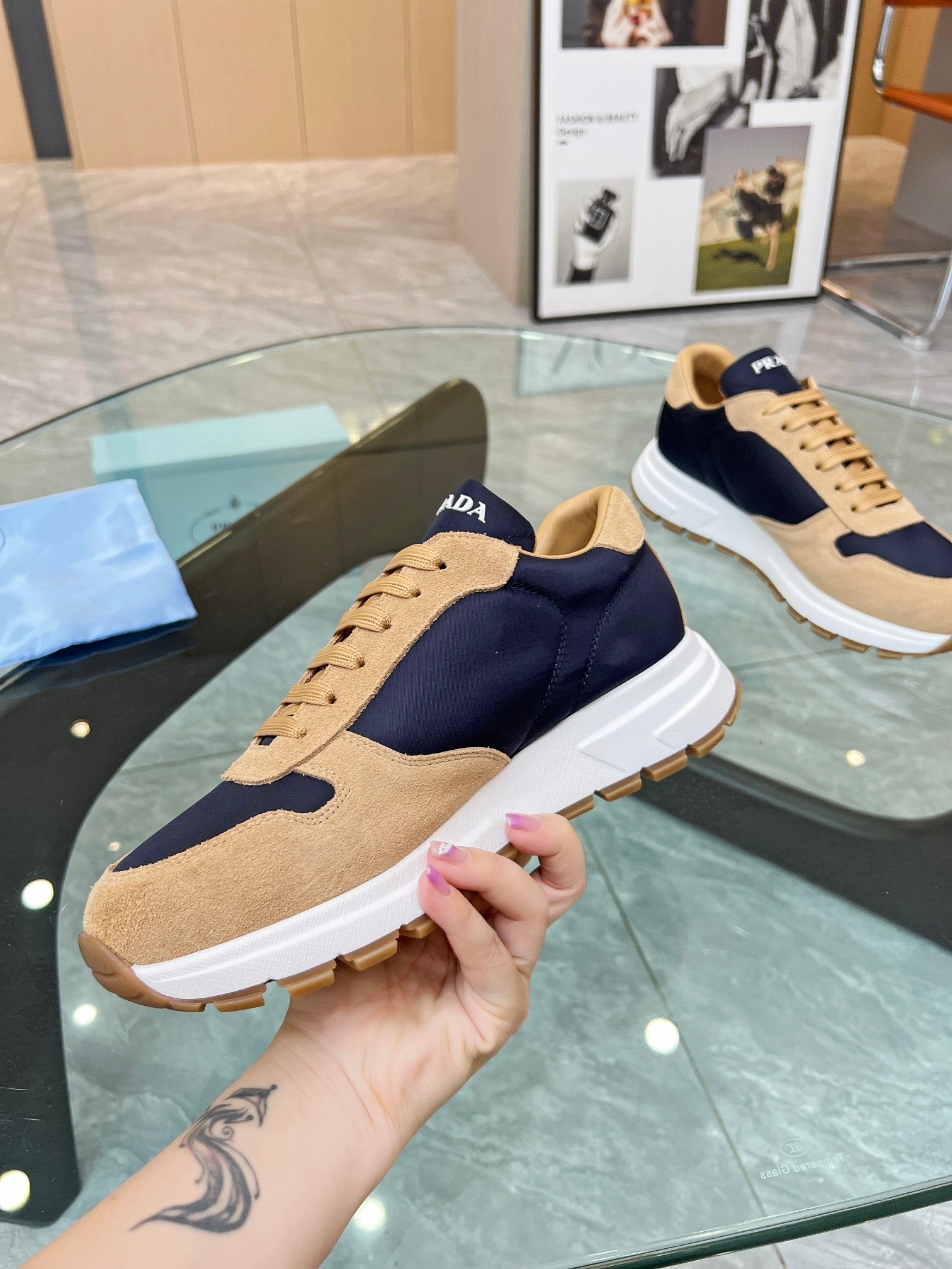 2LPD5X  Popular high-quality shoes